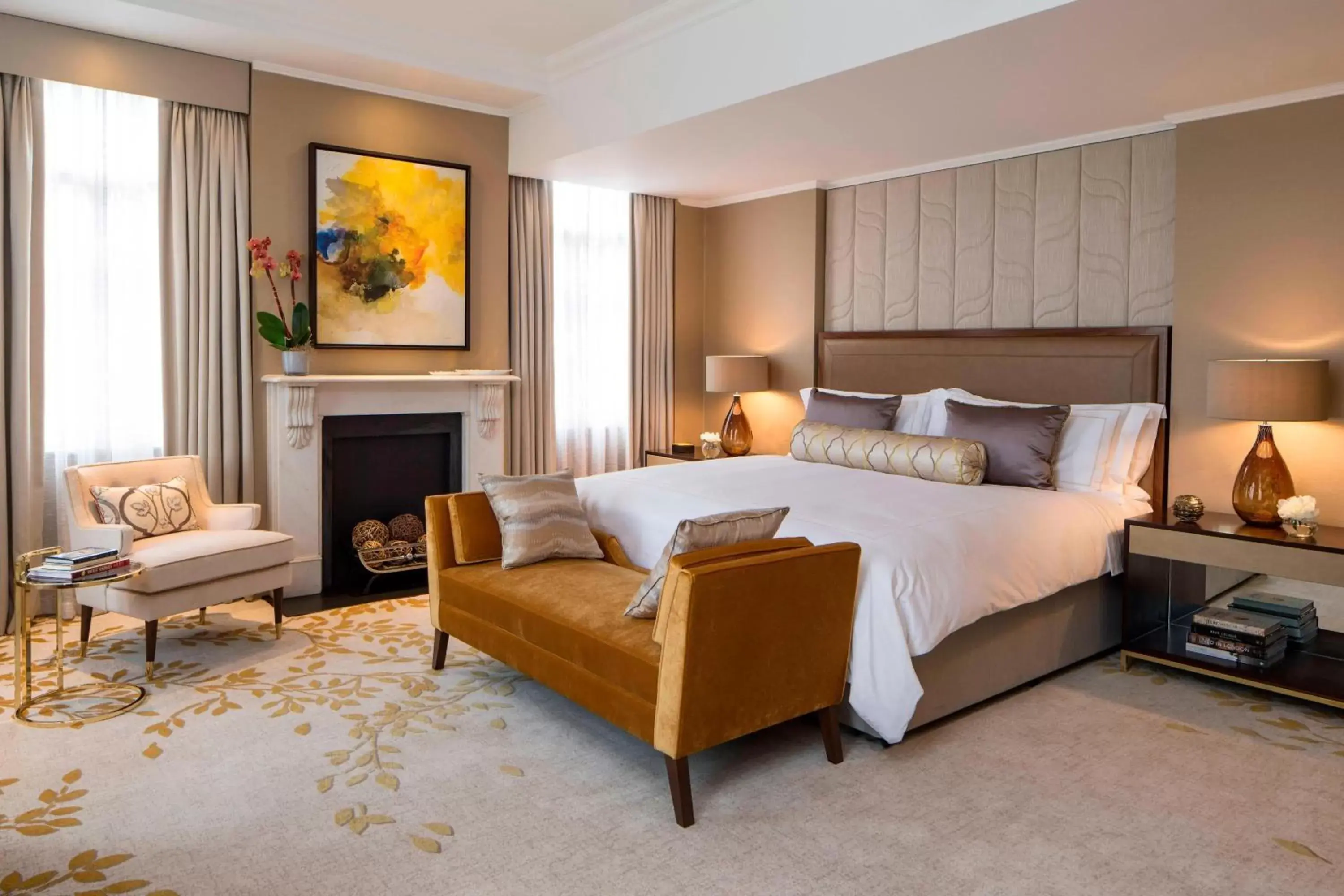 Bedroom, Bed in JW Marriott Grosvenor House London