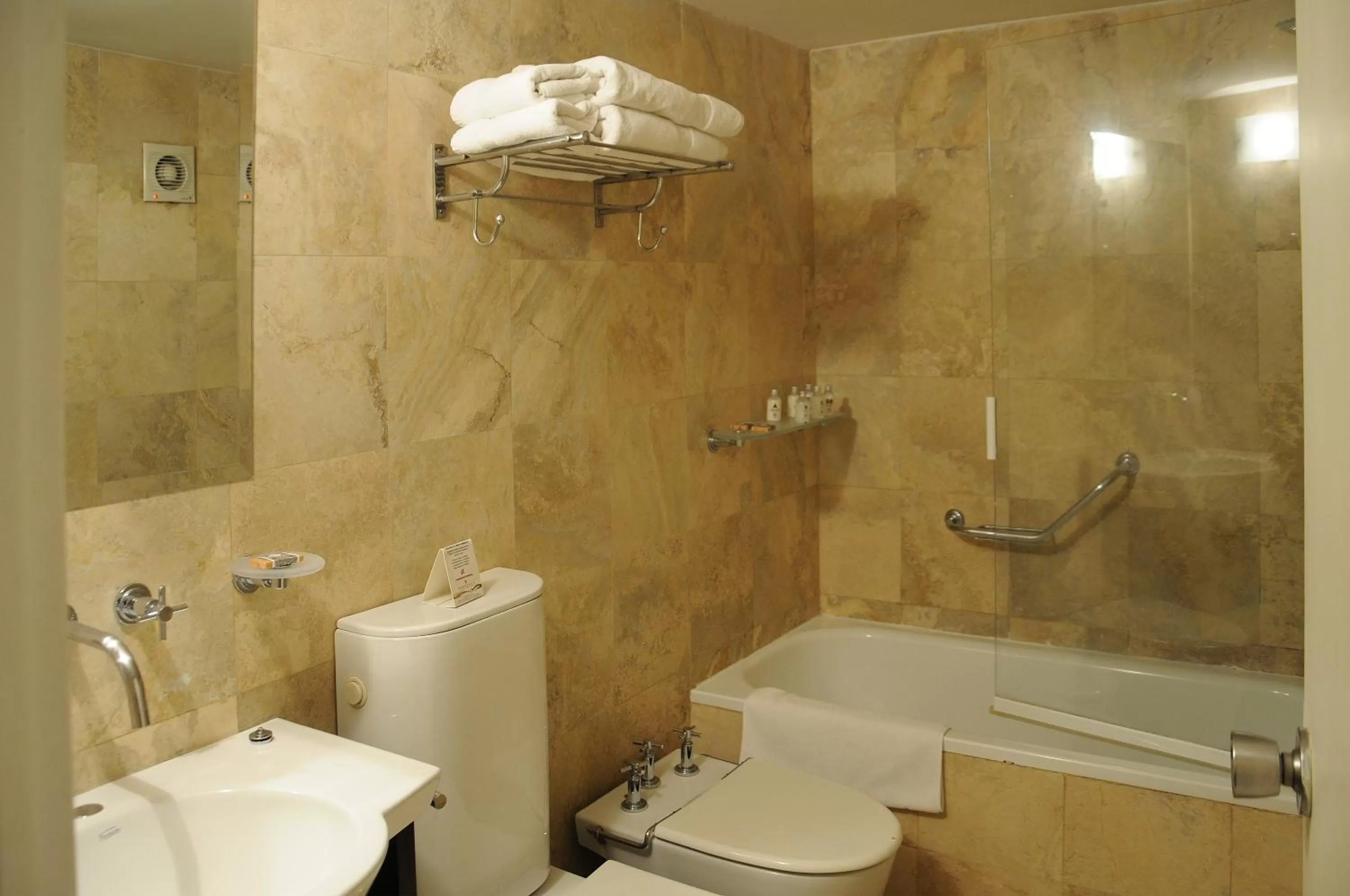 Bathroom in Huentala Hotel