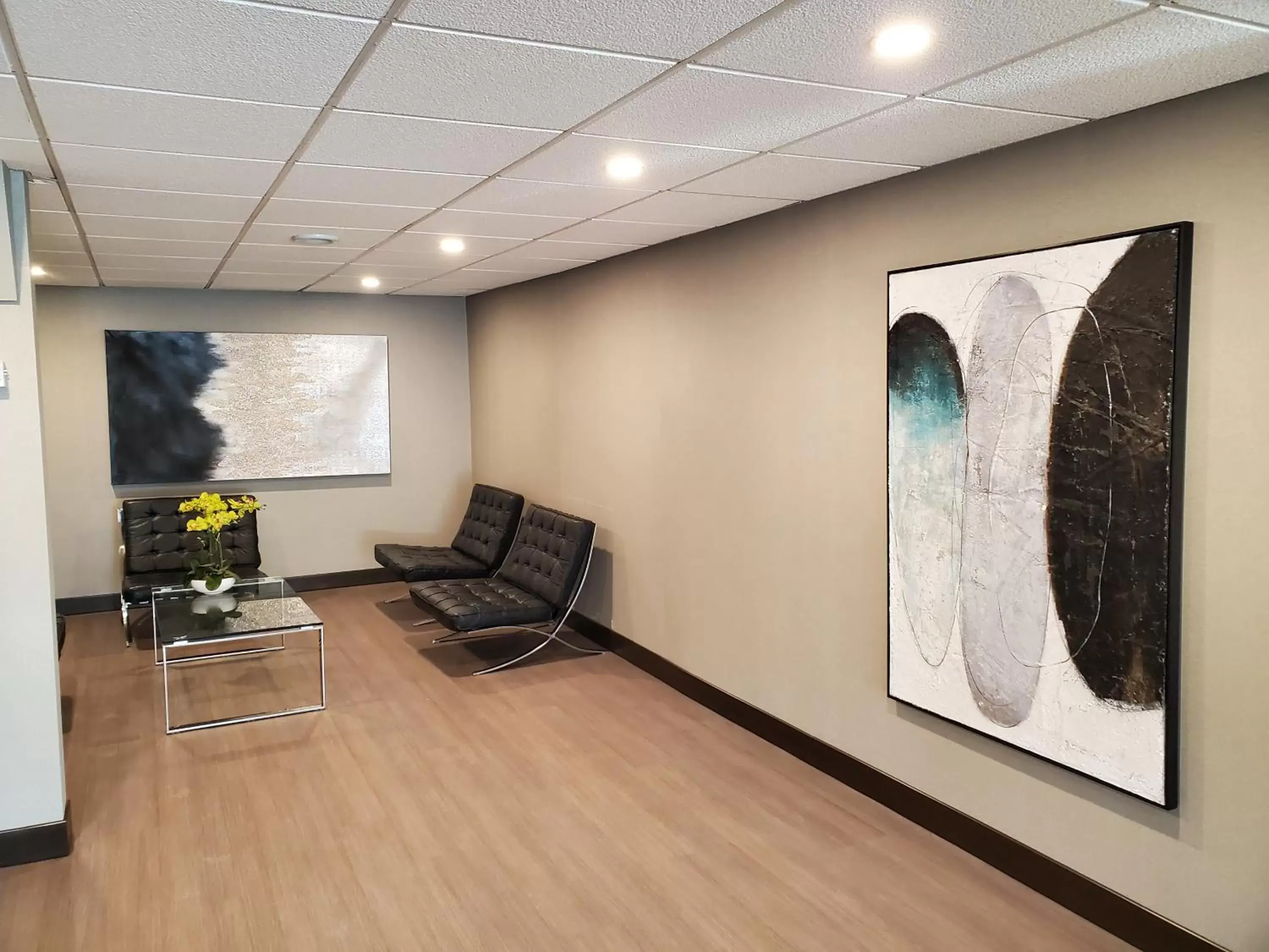 Lobby or reception in Super 8 by Wyndham Macleod Trail Calgary