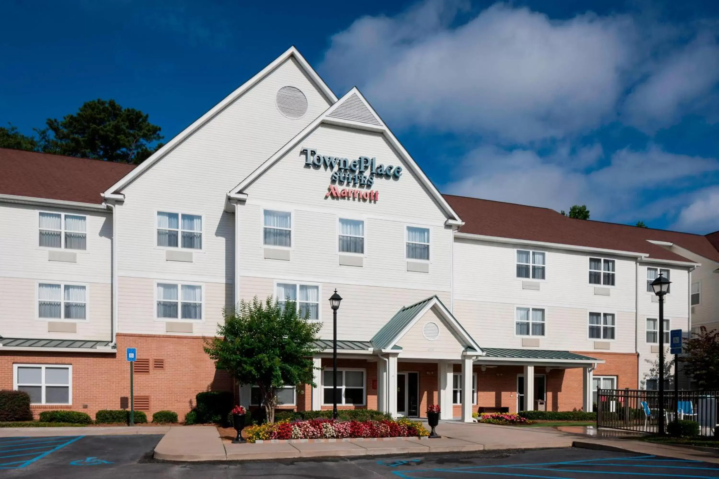 Property Building in TownePlace Suites Columbus