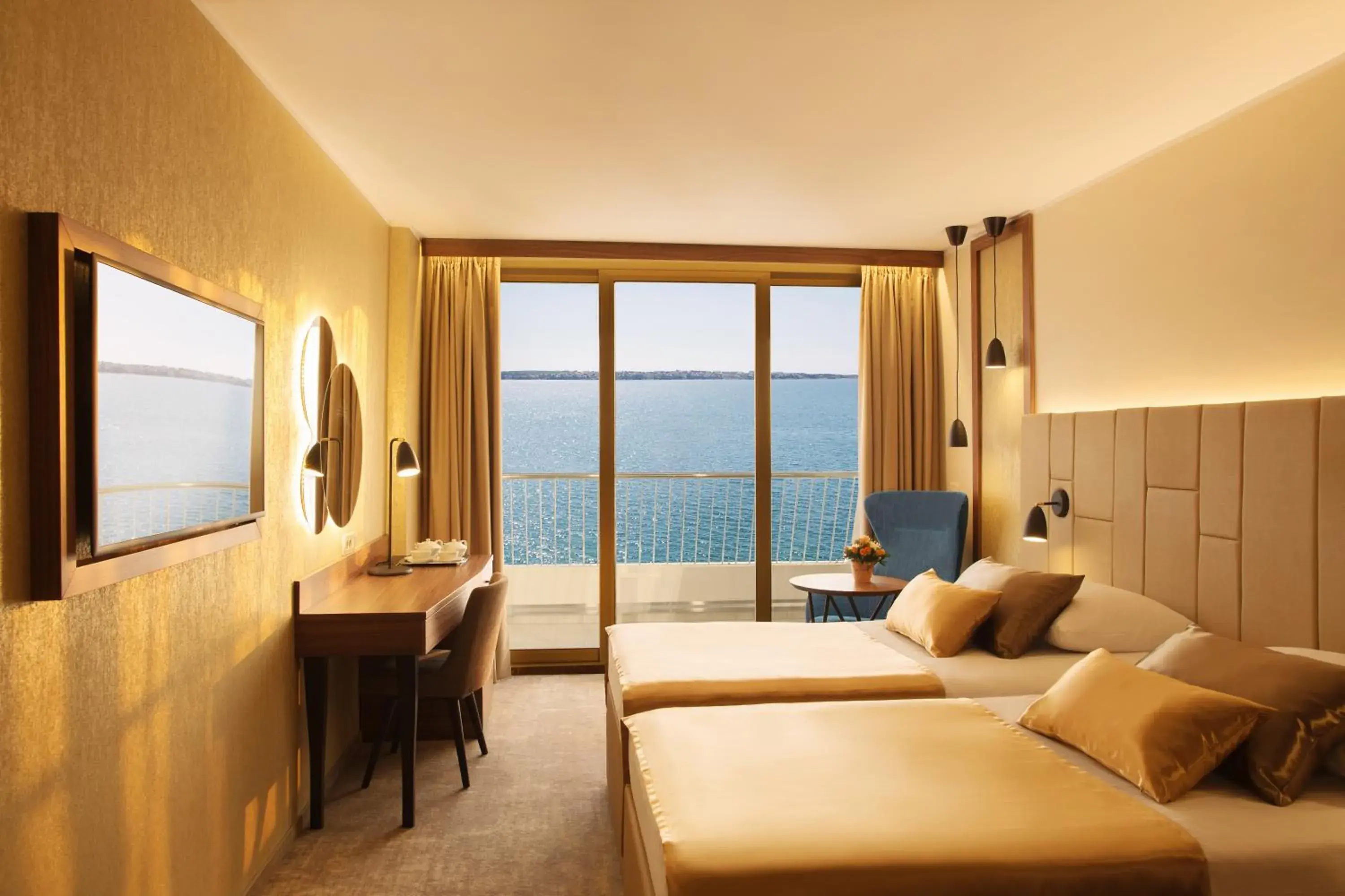 Bed, Sea View in Grand Hotel Bernardin