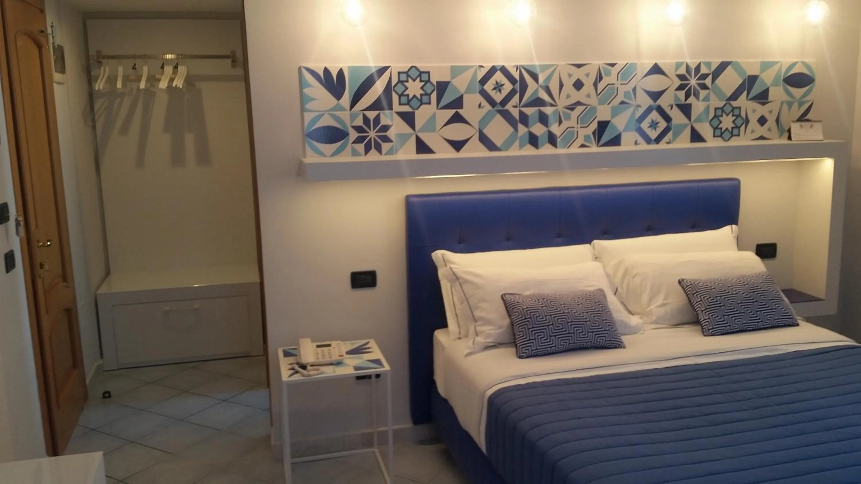 Bedroom, Bed in Hotel Leone