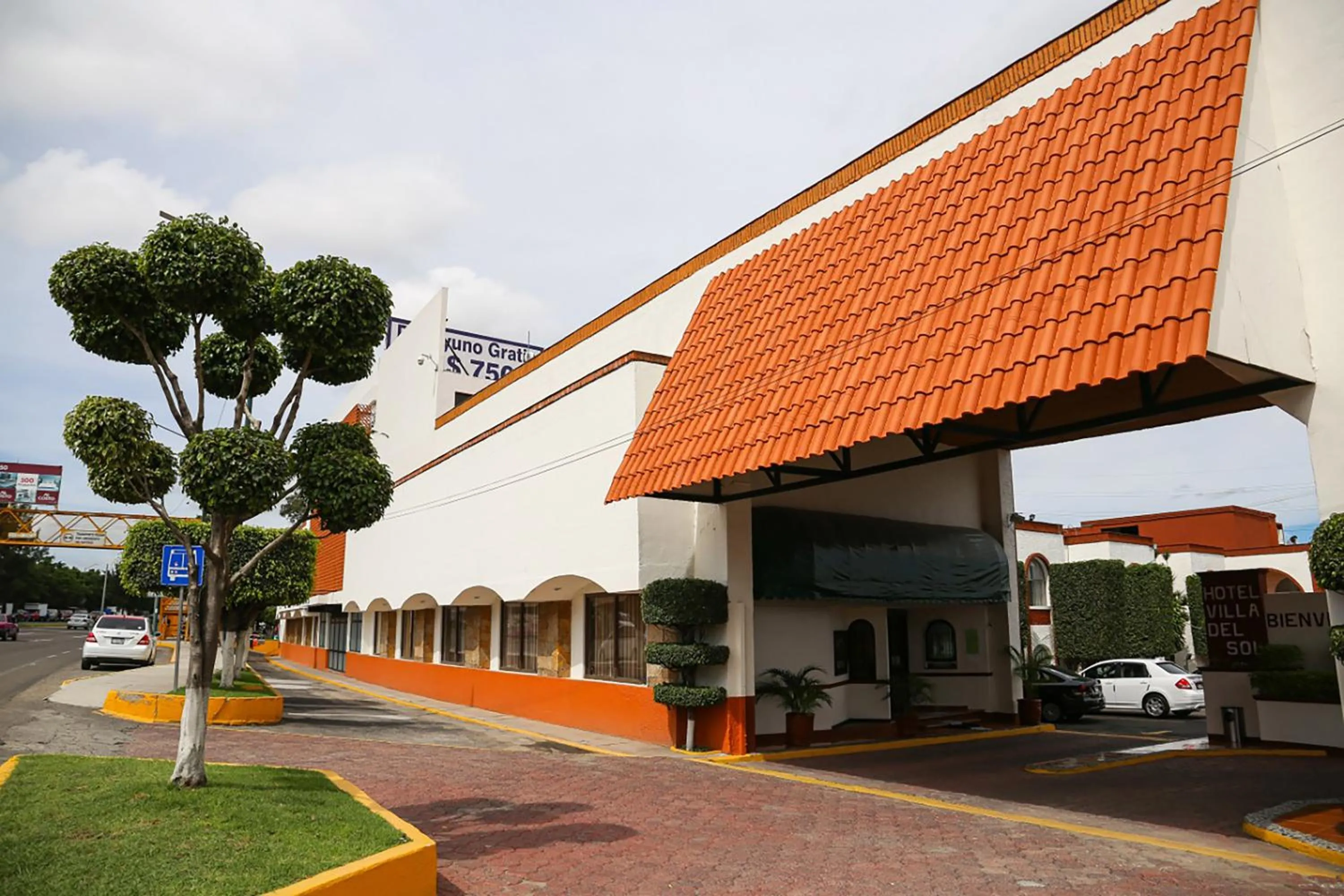 Property building in Hotel & Suites Villa del Sol