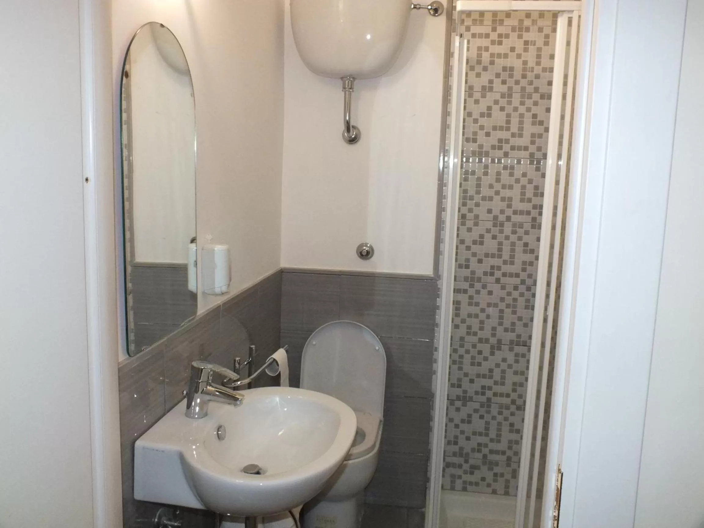 Bathroom in O Sarracino B&B