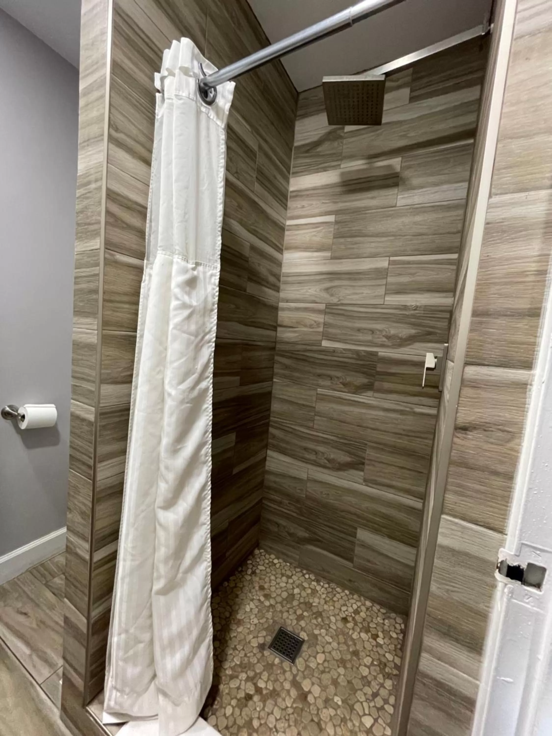 Shower in Howard Johnson by Wyndham Ridgecrest, CA
