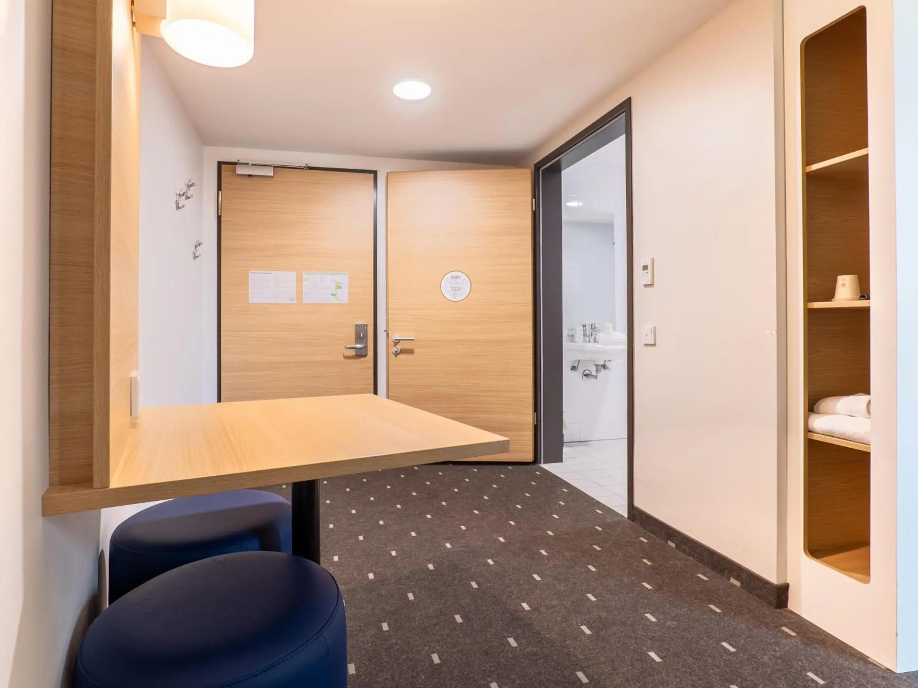 Photo of the whole room, Bathroom in B&B Hotel Stuttgart-Airport/Messe