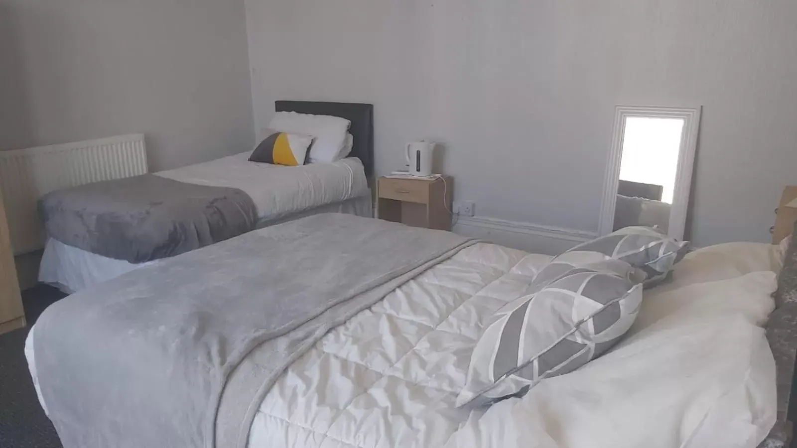 Bedroom, Bed in Tudor Lodge - Redcar Beach