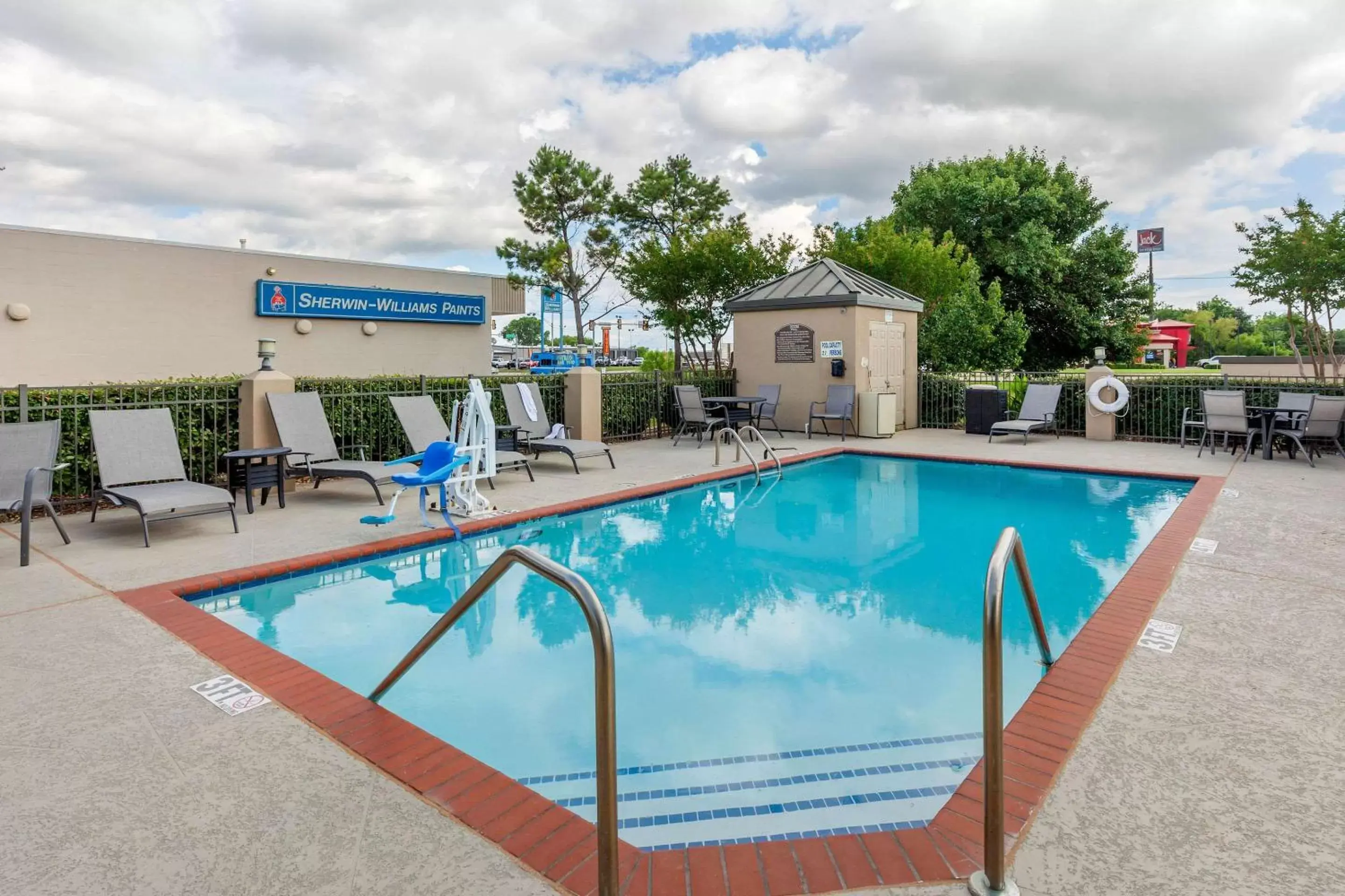 On site, Swimming Pool in Quality Inn & Suites Durant