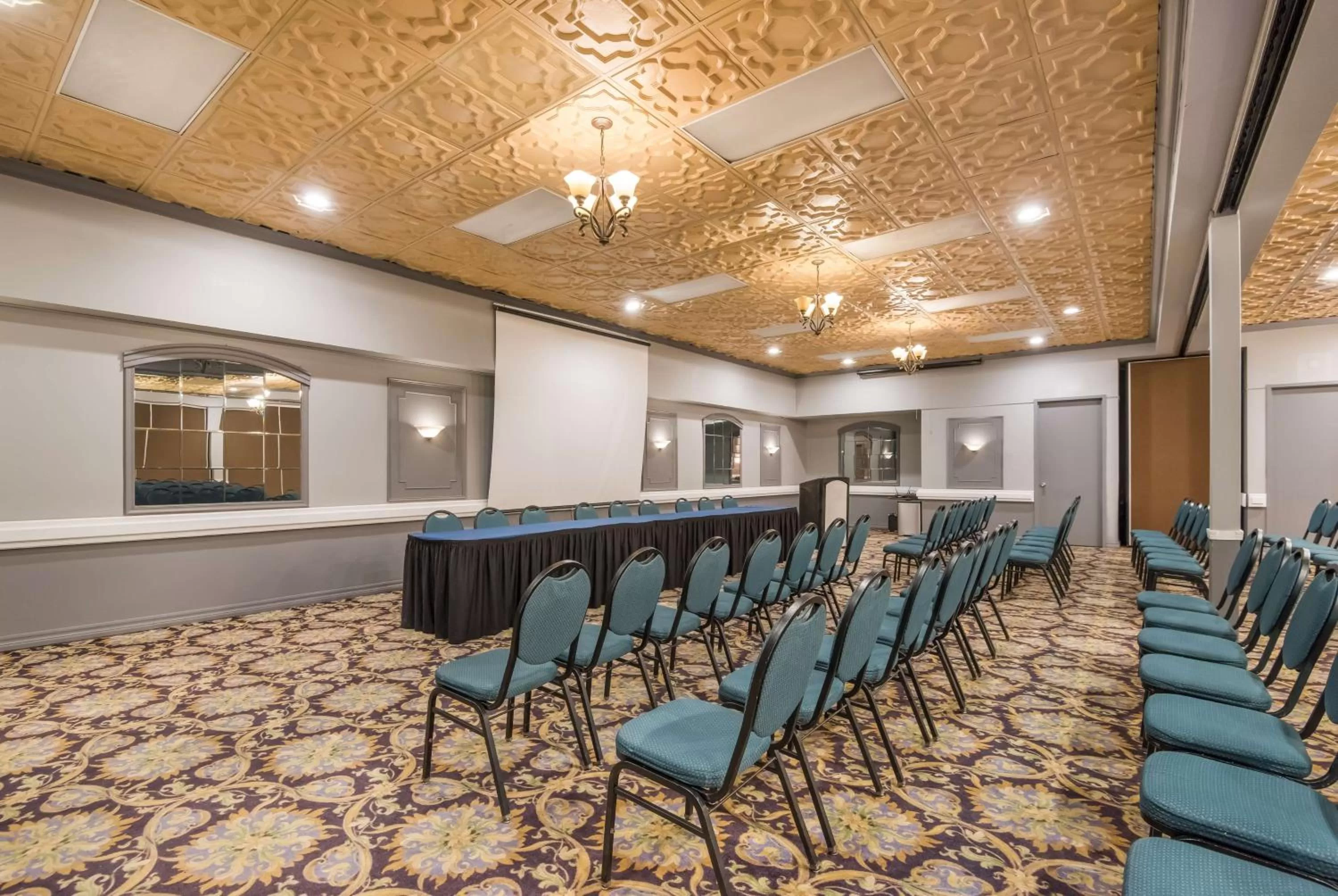 Meeting/conference room in SureStay Plus Hotel by Best Western Reno Airport