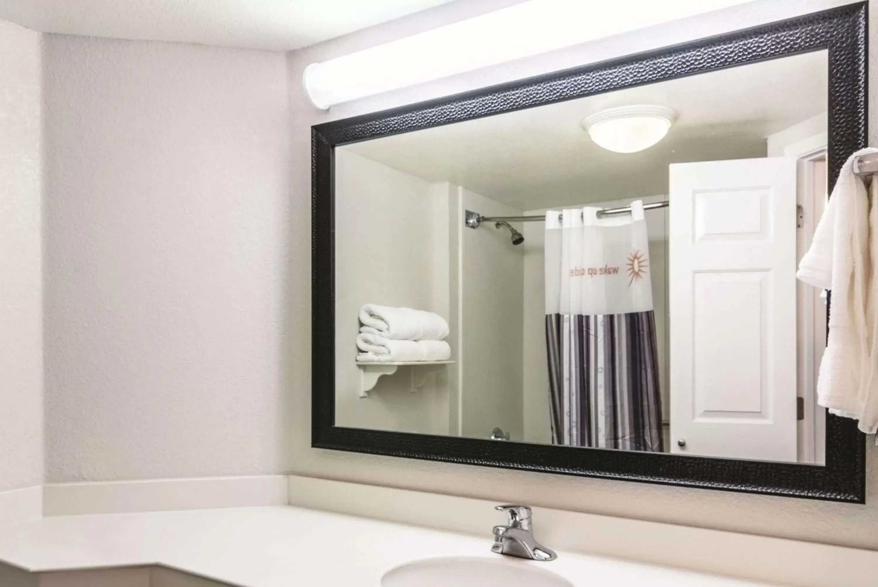 Photo of the whole room, Bathroom in La Quinta by Wyndham Orlando Airport North