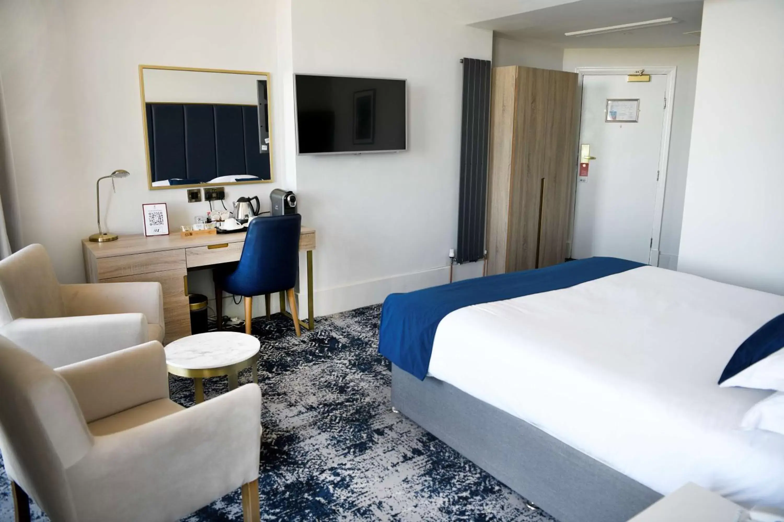 TV and multimedia, Bed in Best Western Premier Dover Marina Hotel & Spa