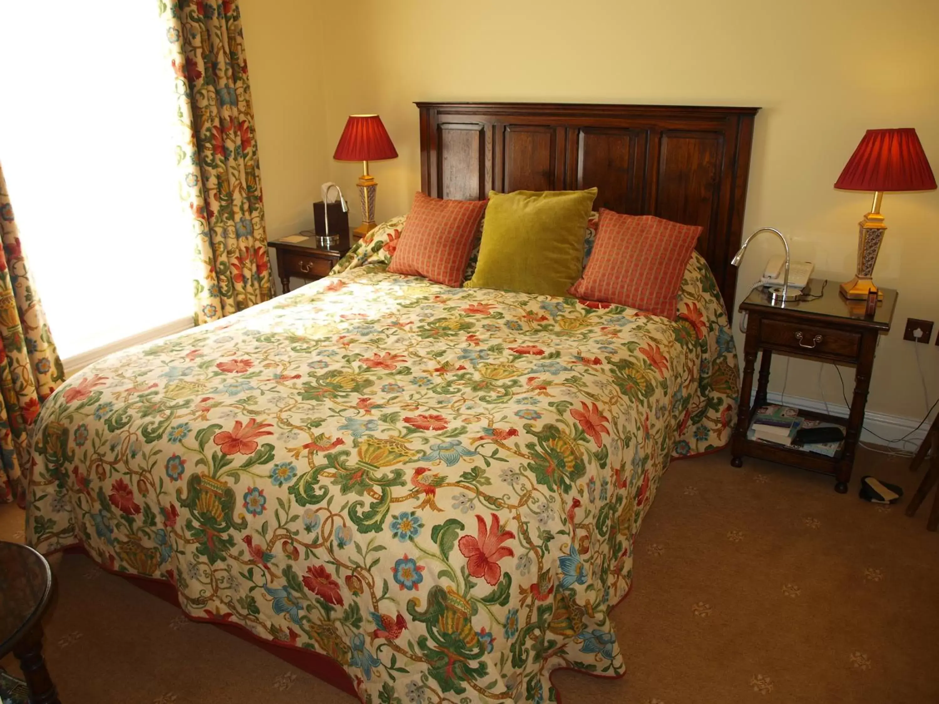 Bed in Beechwood Hotel