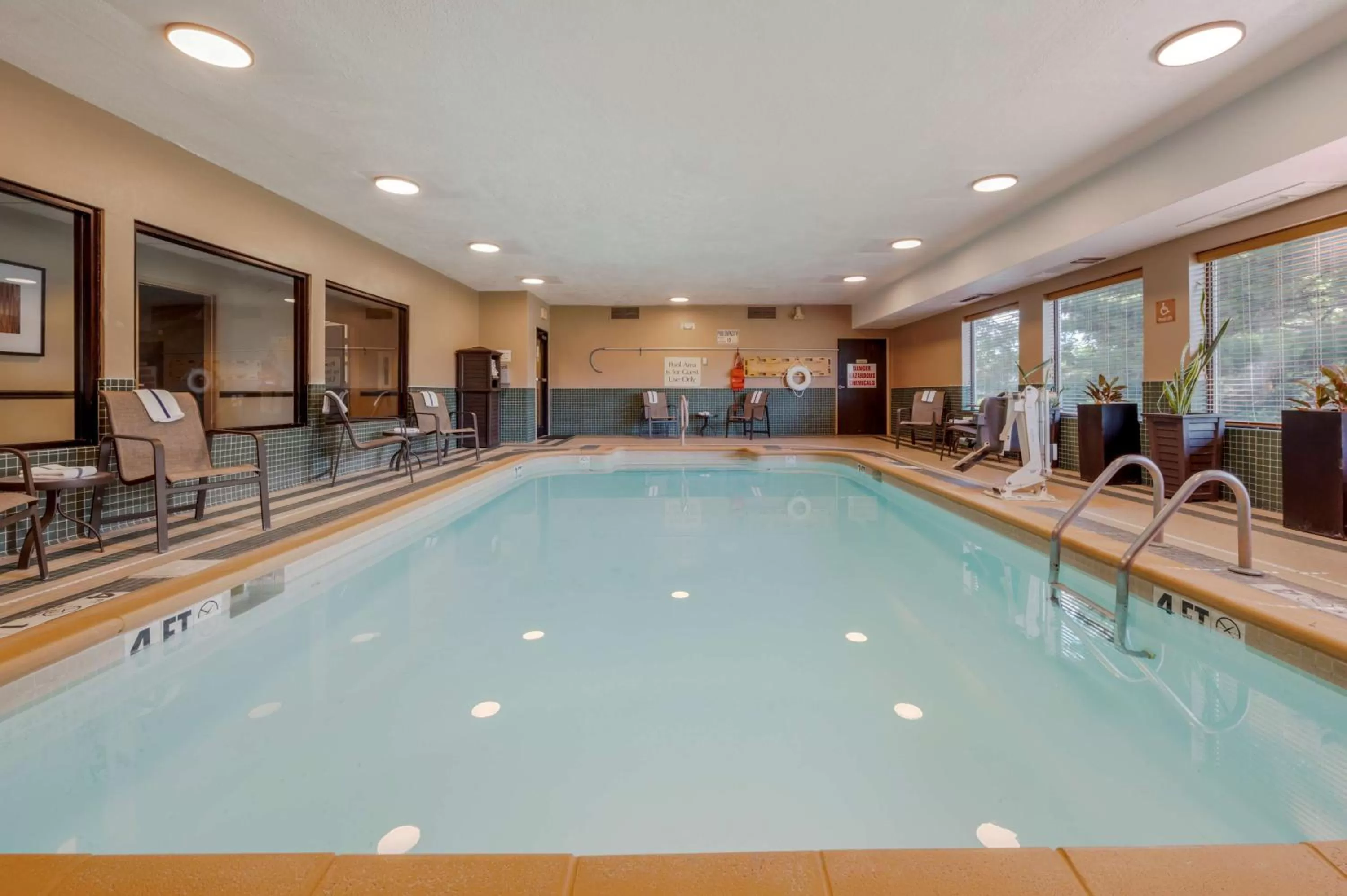 Swimming pool in Best Western Plus Warsaw
