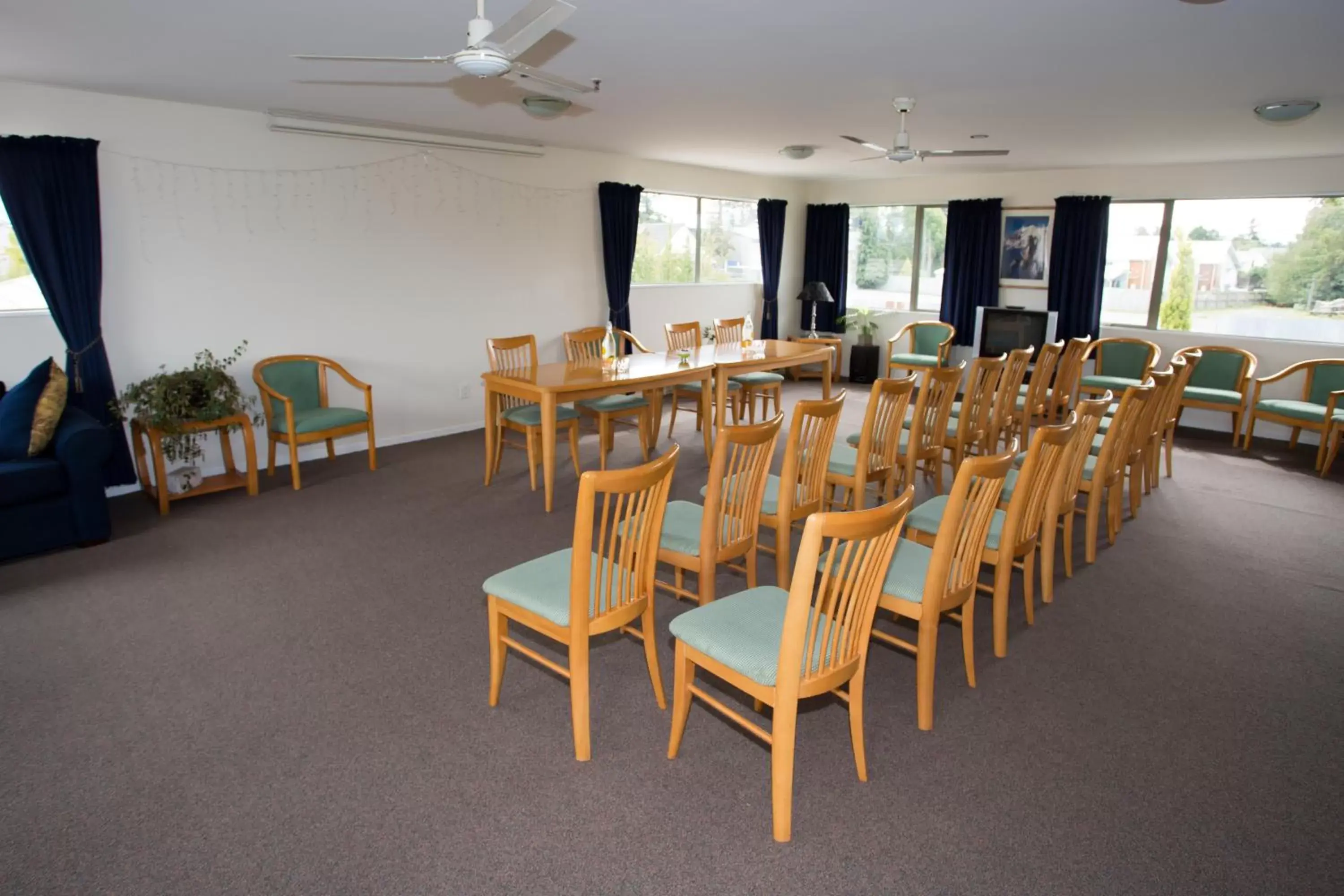 Business facilities in The Lodge