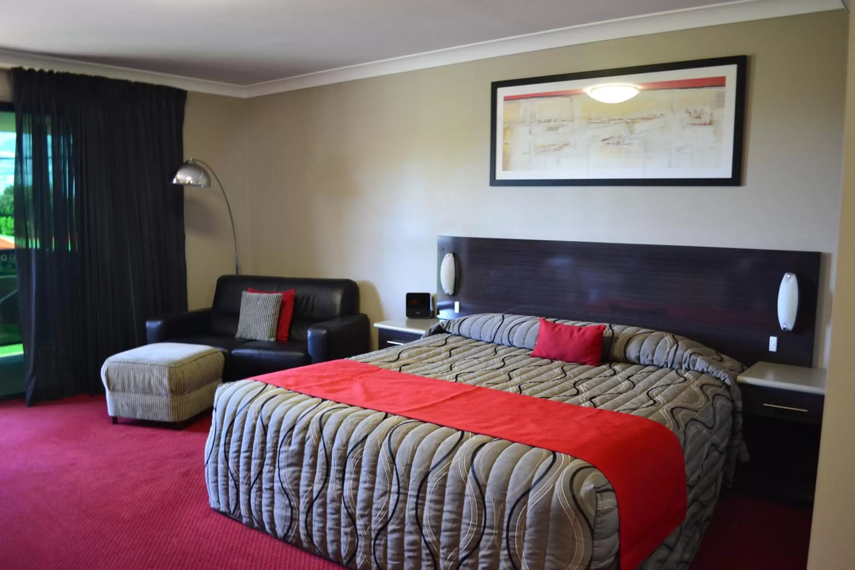 Photo of the whole room, Bed in Cattlemans Country Motor Inn & Serviced Apartments