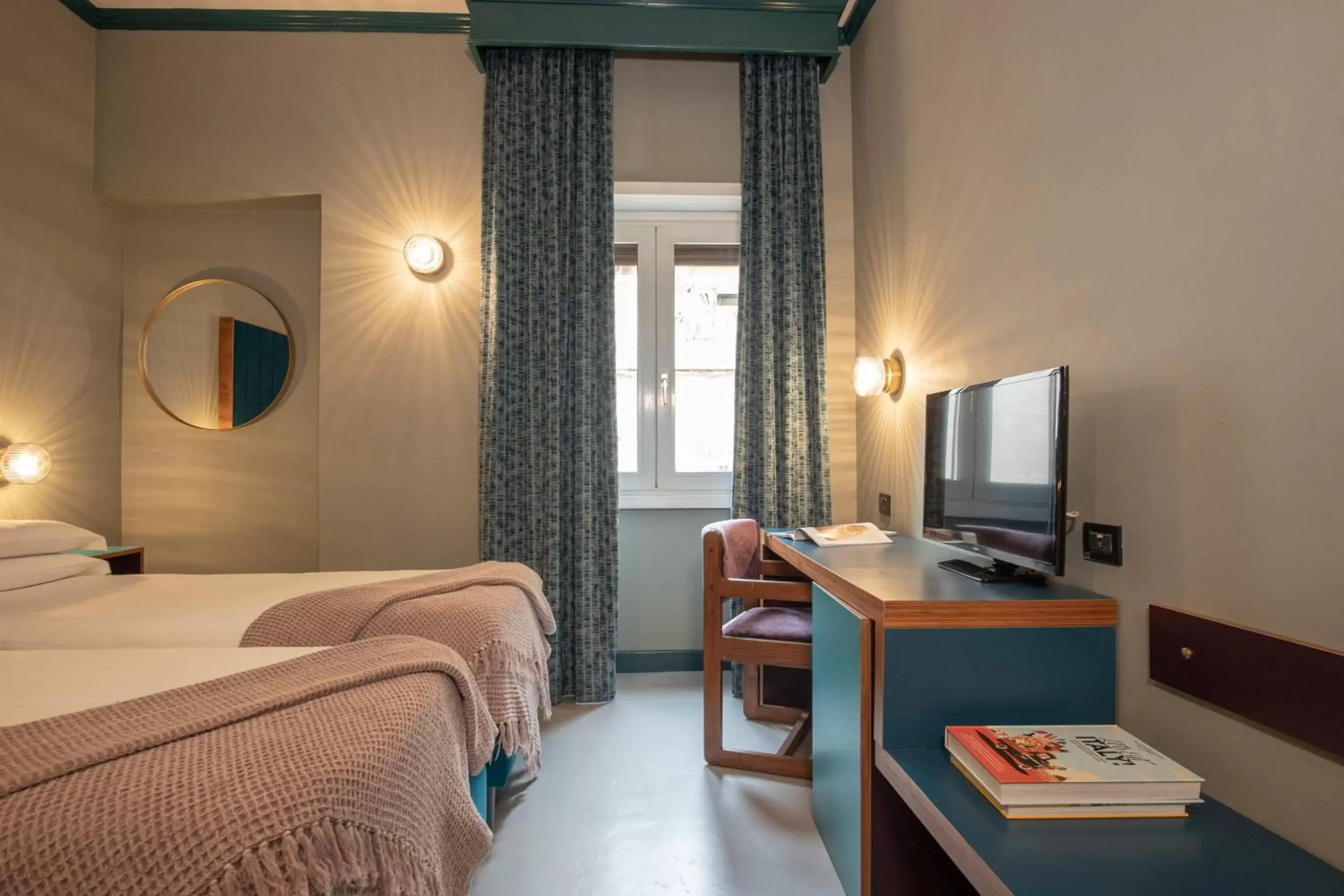 Bed, TV/Entertainment Center in Hotel Milani (Pet-friendly)