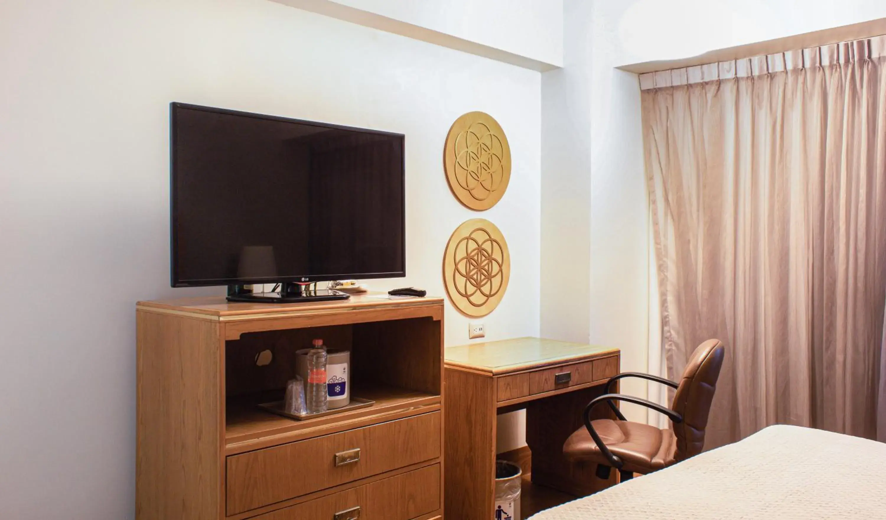 TV and multimedia, TV/Entertainment Center in Istay Hotel Monterrey Historico