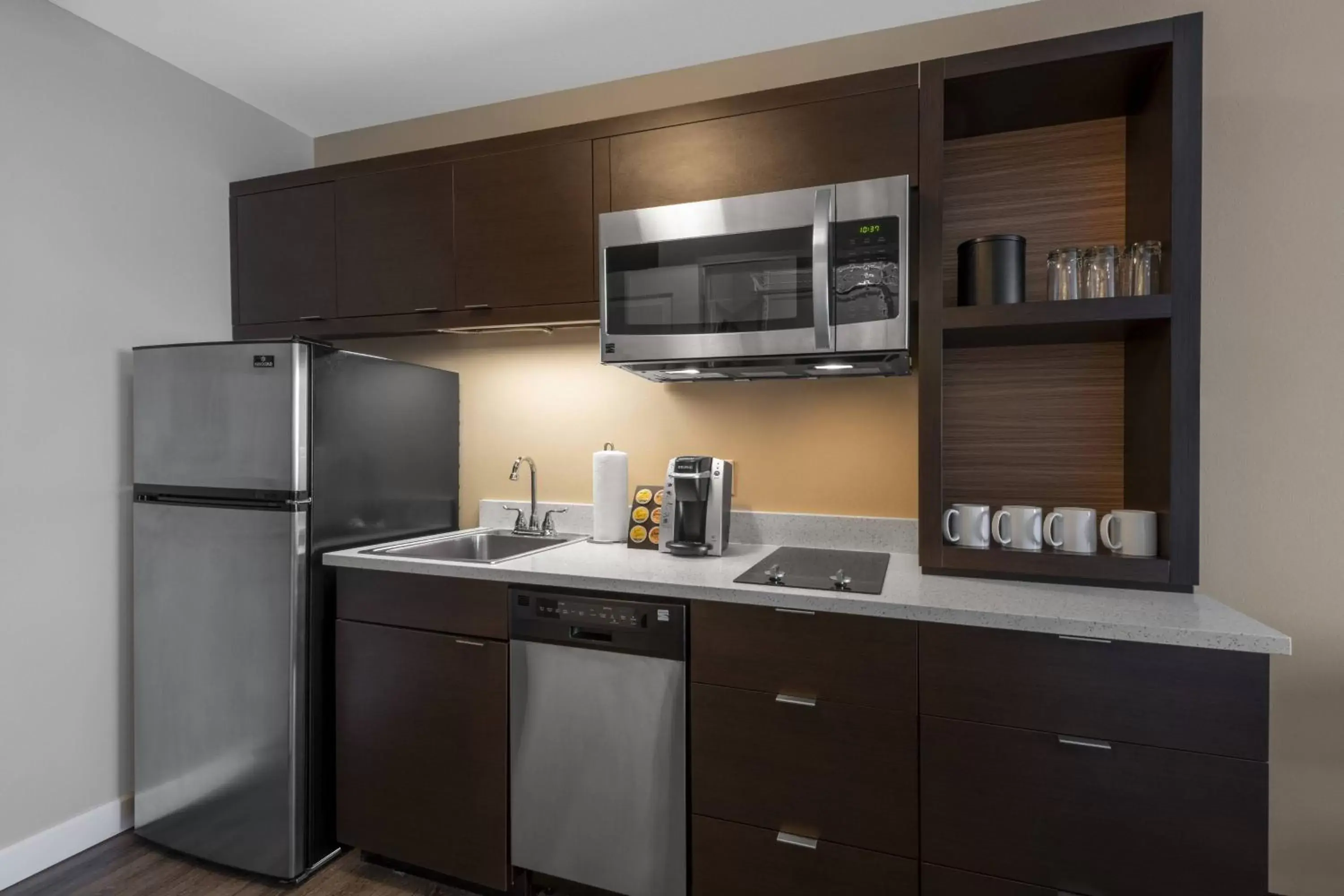 Kitchen or kitchenette, Kitchen/Kitchenette in TownePlace Suites by Marriott St. Louis Edwardsville, IL