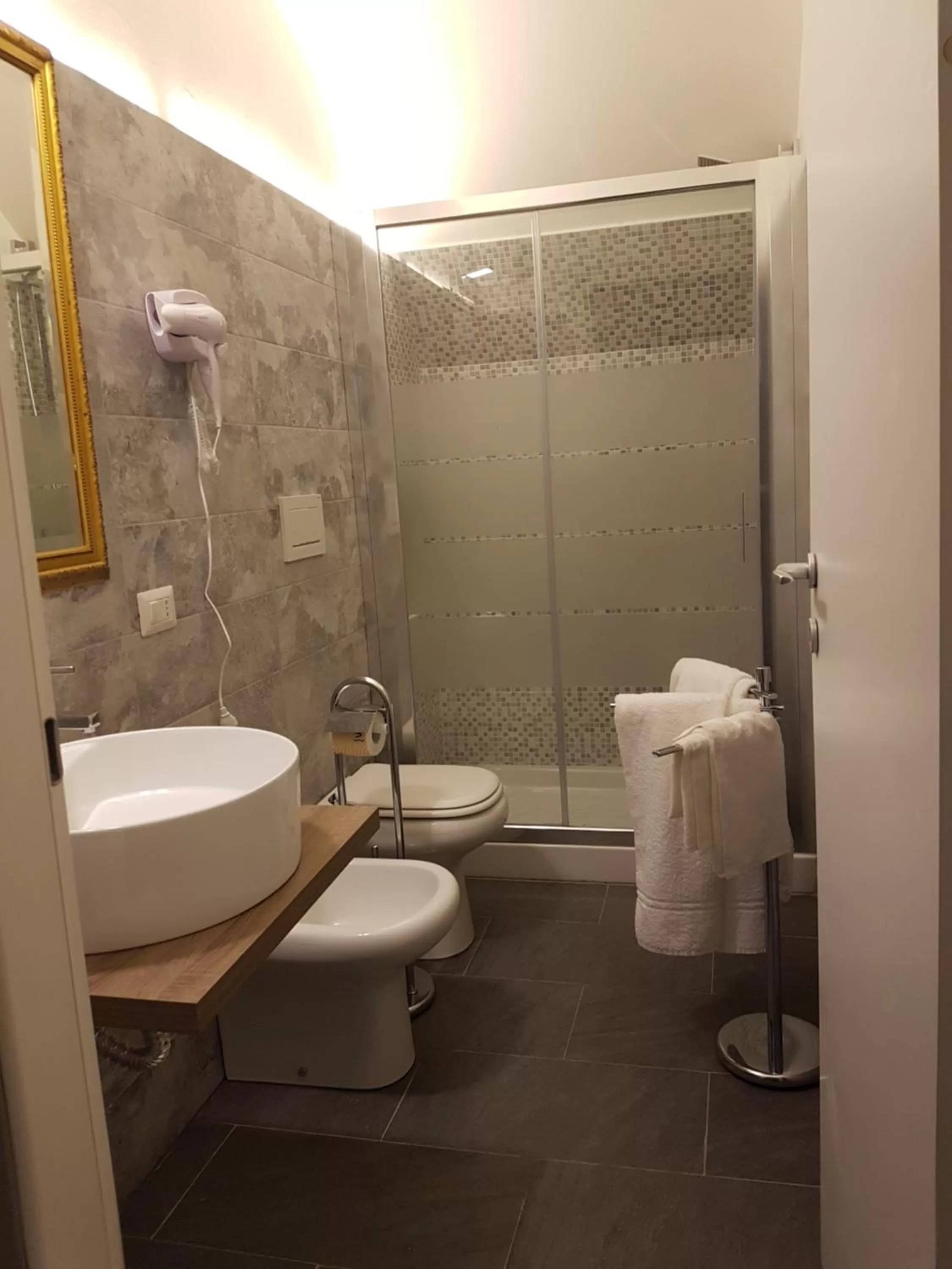 Bathroom in Hotel Sangiuliano 132 centro storico Catania