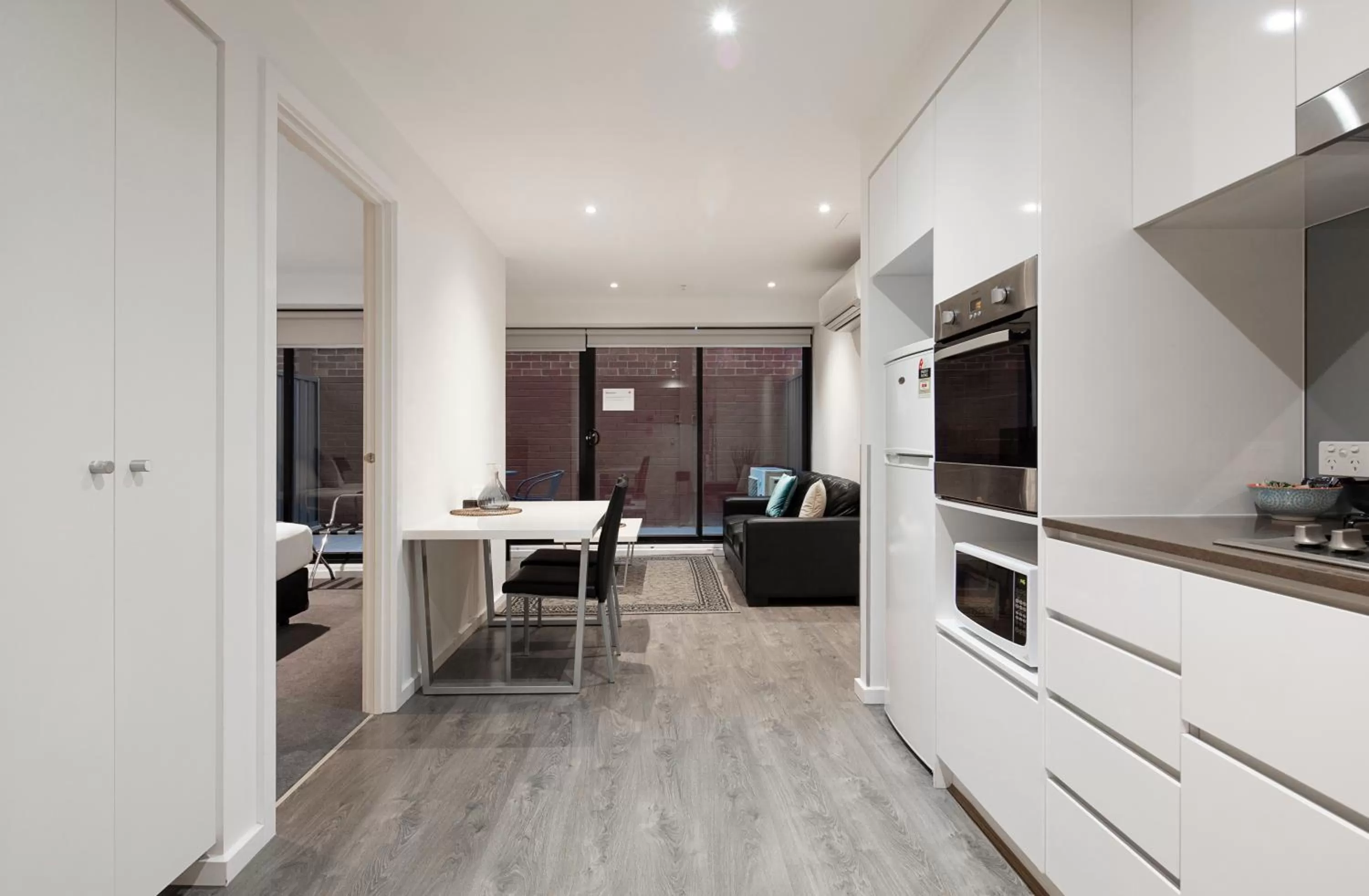 Kitchen or kitchenette in RNR Serviced Apartments North Melbourne