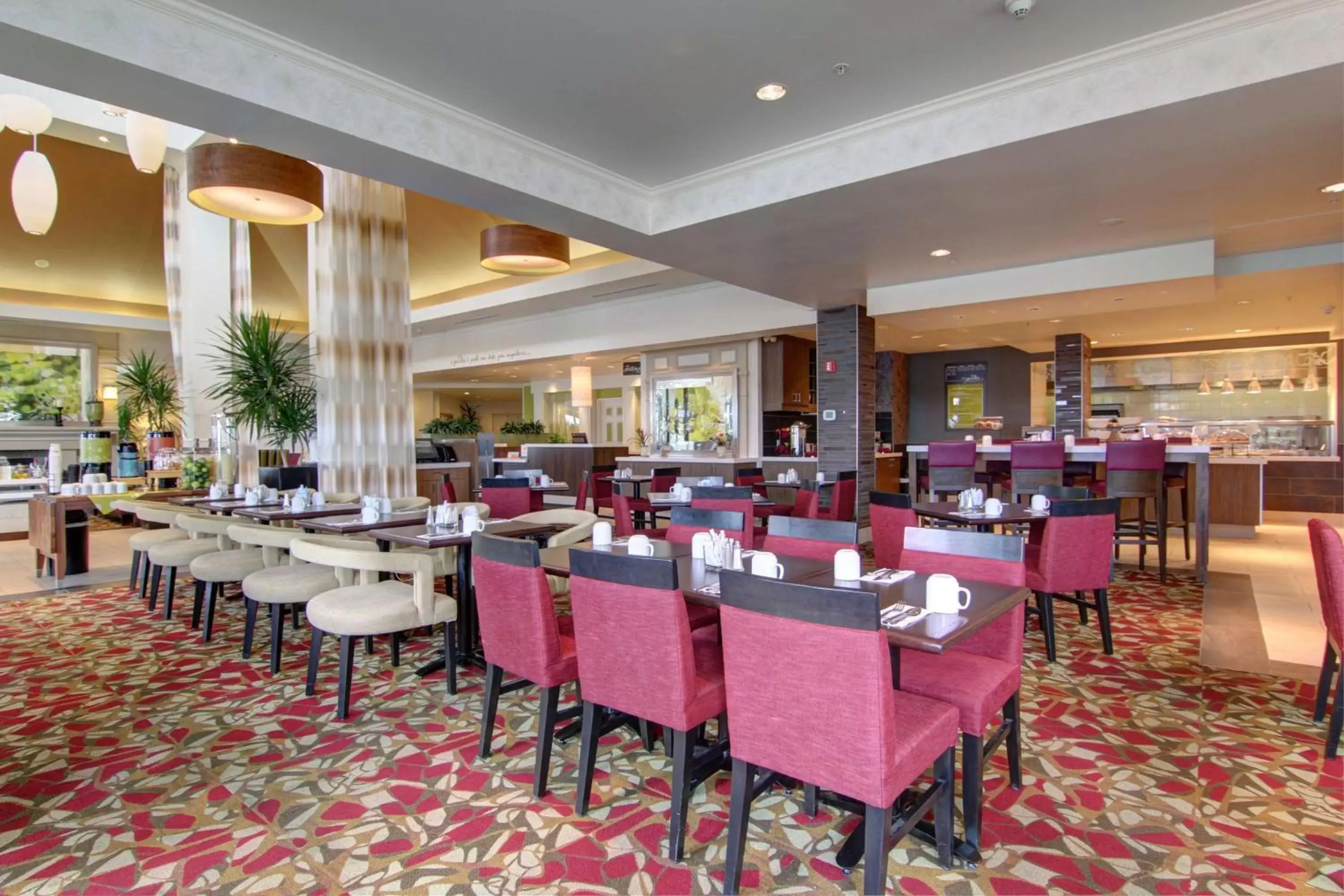Lounge or bar, Restaurant/Places to Eat in Hilton Garden Inn Calgary Airport