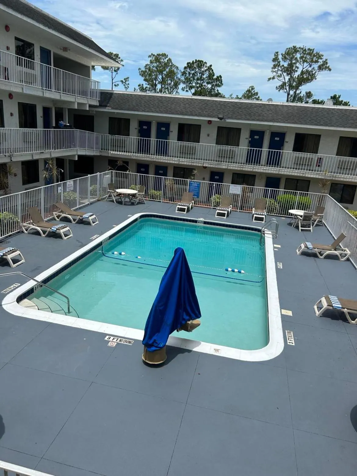 Swimming pool in Motel 6-Lakeland, FL