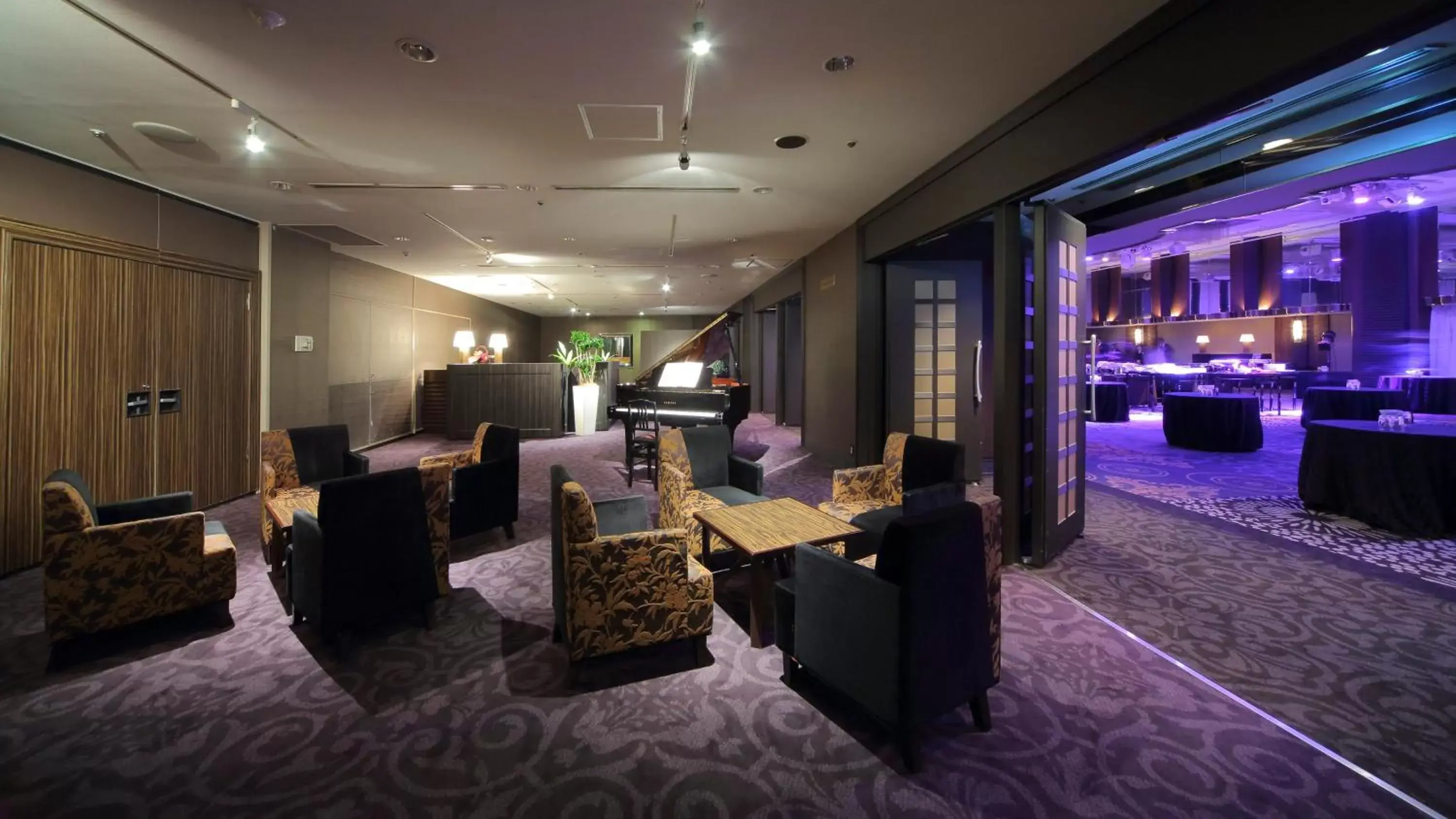 Meeting/conference room, Lounge/Bar in ANA Crowne Plaza Fukuoka, an IHG Hotel