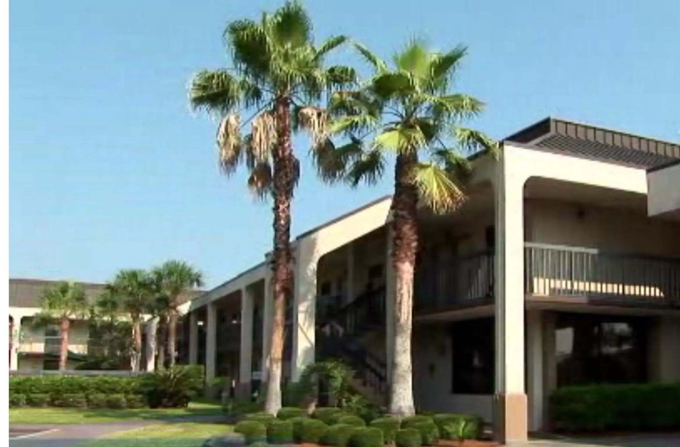 Property building in Days Inn by Wyndham Jacksonville Airport Property building in Days Inn by Wyndham Jacksonville Airport