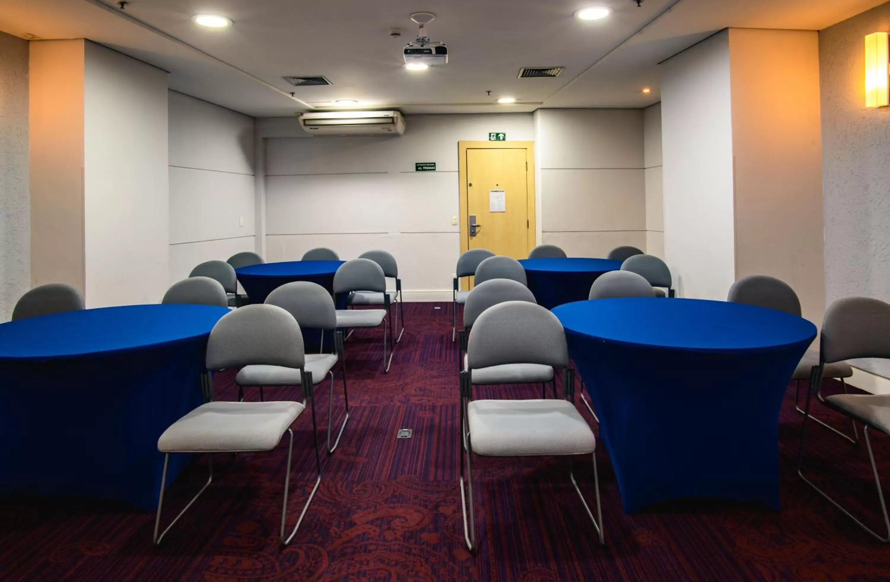 Meeting/conference room in Comfort Suites Alphaville