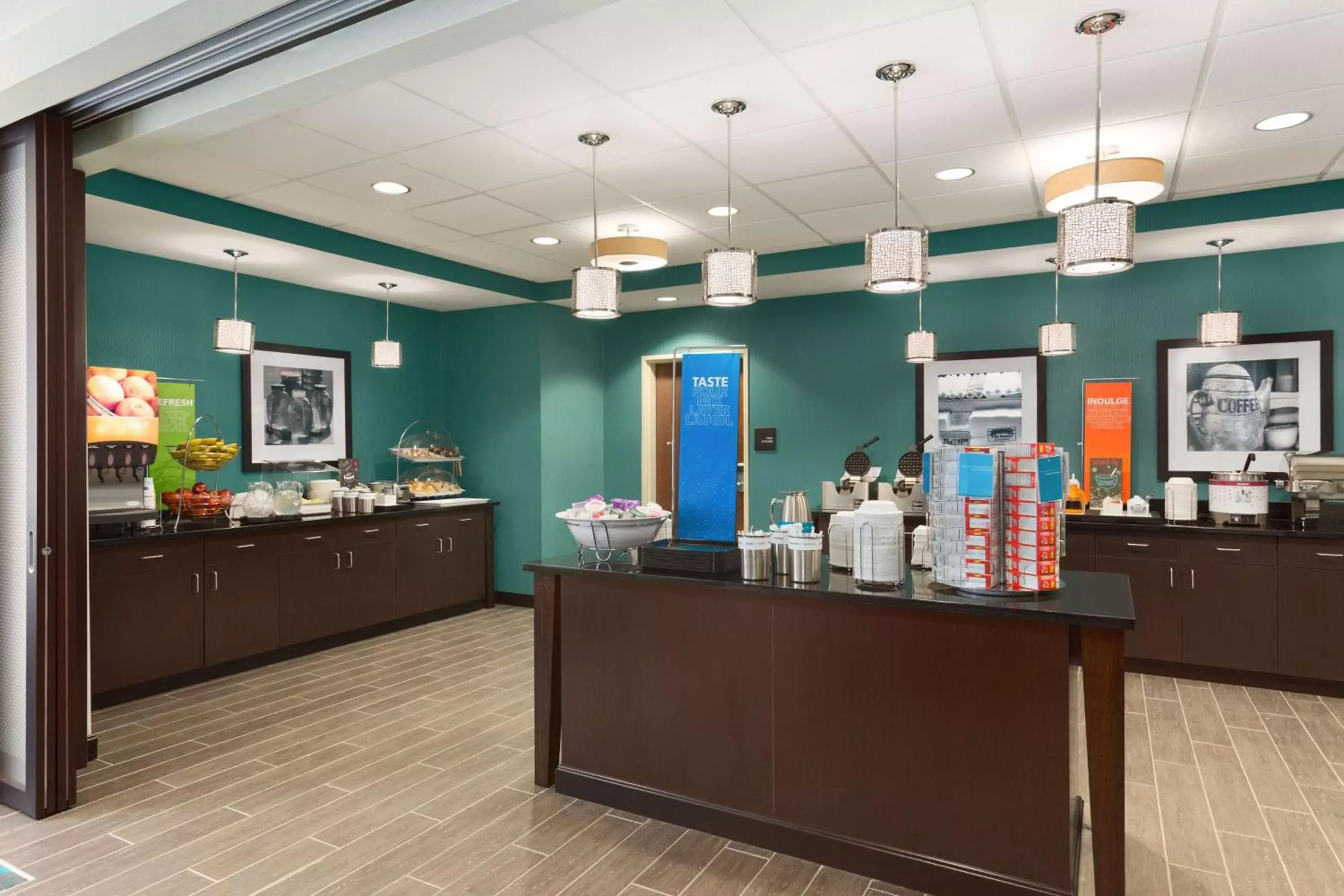 Dining area, Restaurant/Places to Eat in Hampton Inn Fairmont