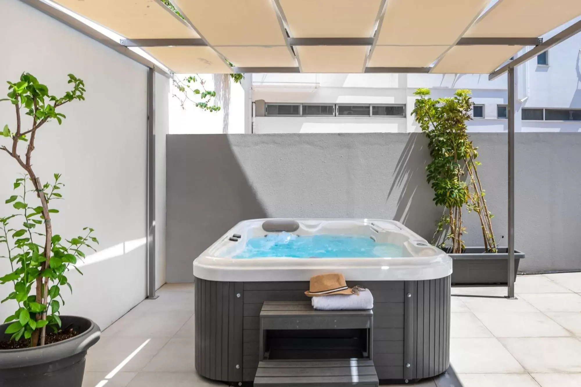 Hot Tub in Supreme Luxury Suites by Athens Stay