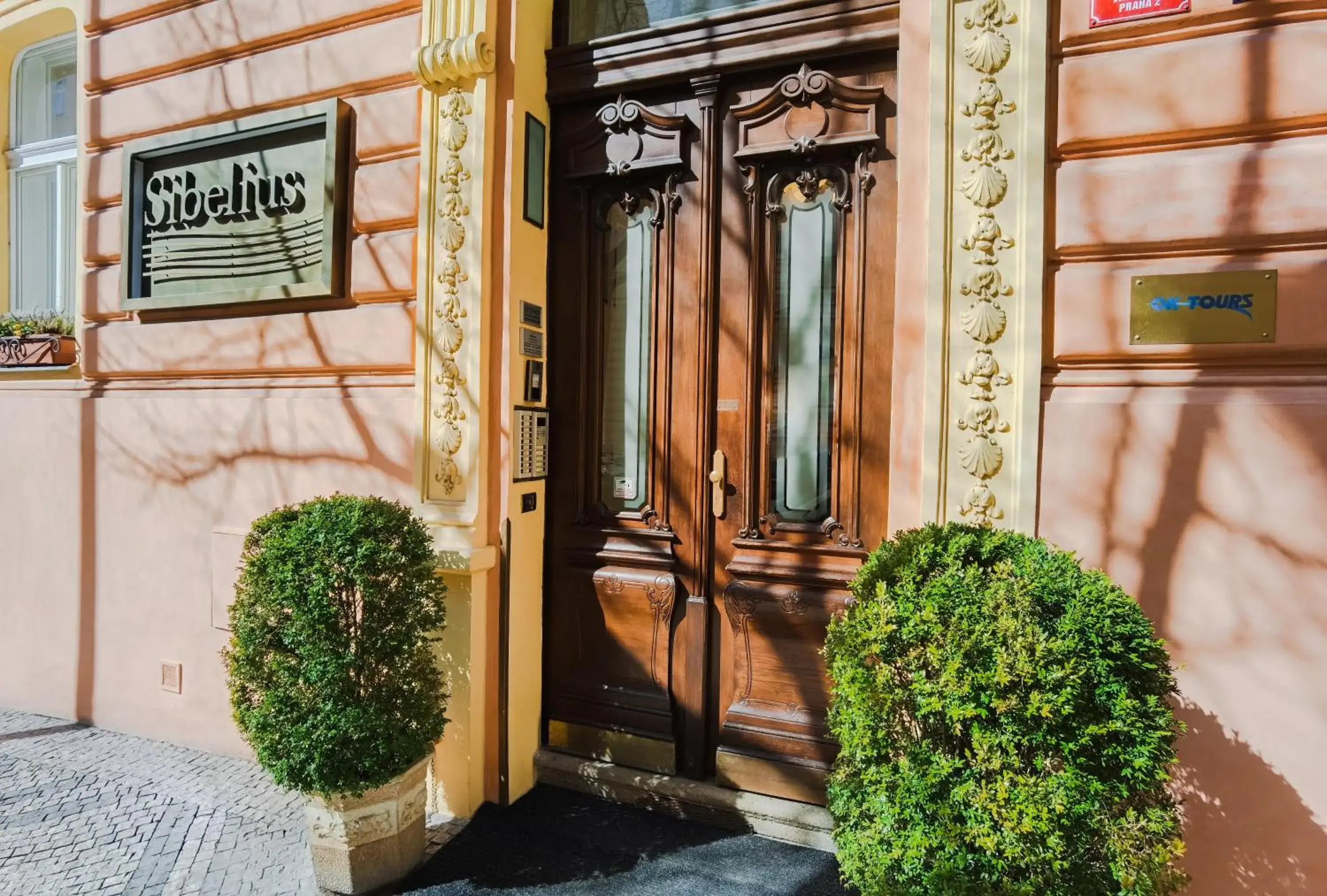 Facade/entrance in Aparthotel Sibelius