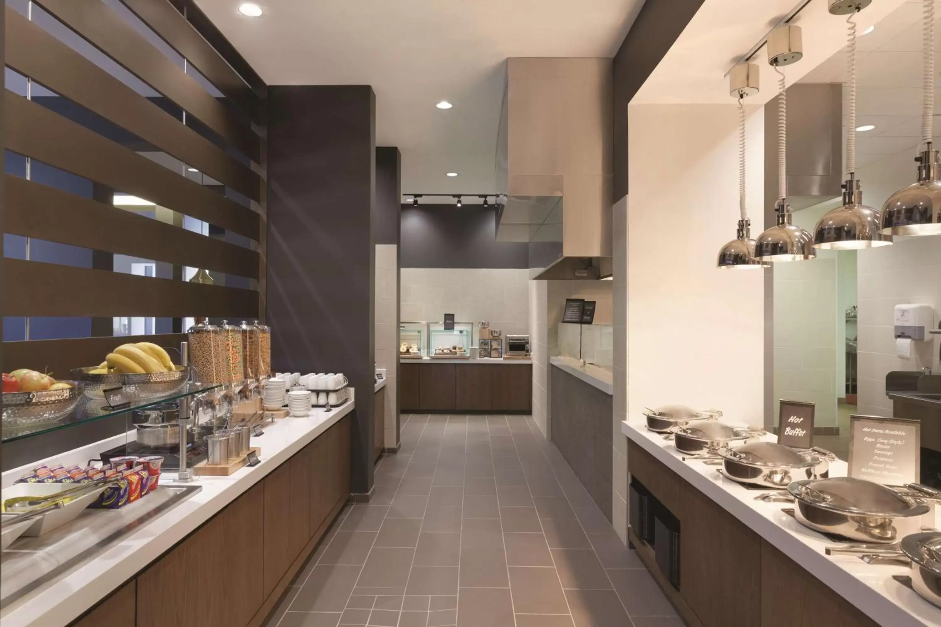 Dining area, Kitchen/Kitchenette in Embassy Suites Oklahoma City Downtown/Medical Center