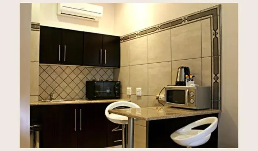 Kitchen/Kitchenette in Goodey's Guesthouse