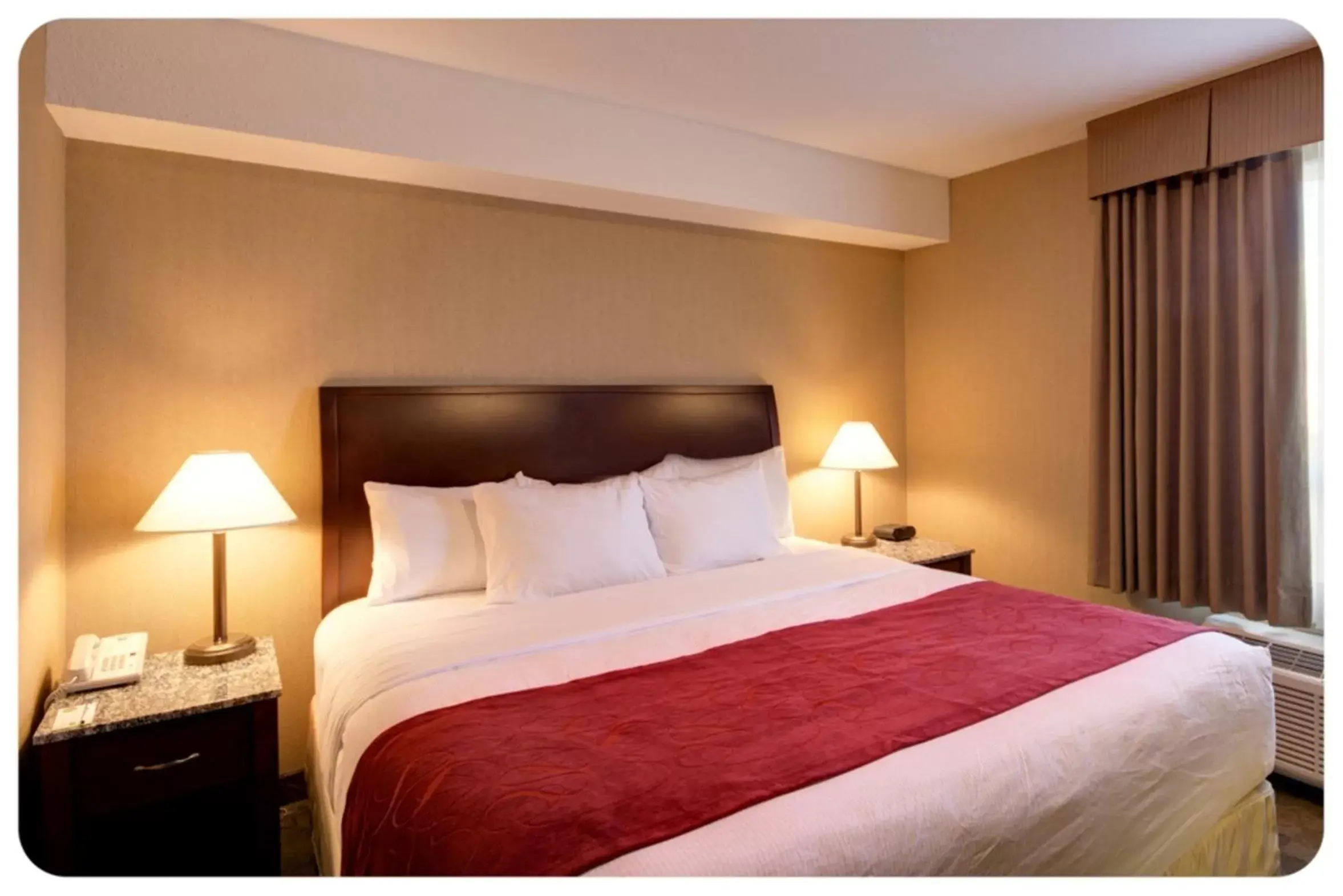 Bedroom, Bed in Comfort Inn & Suites Airdrie