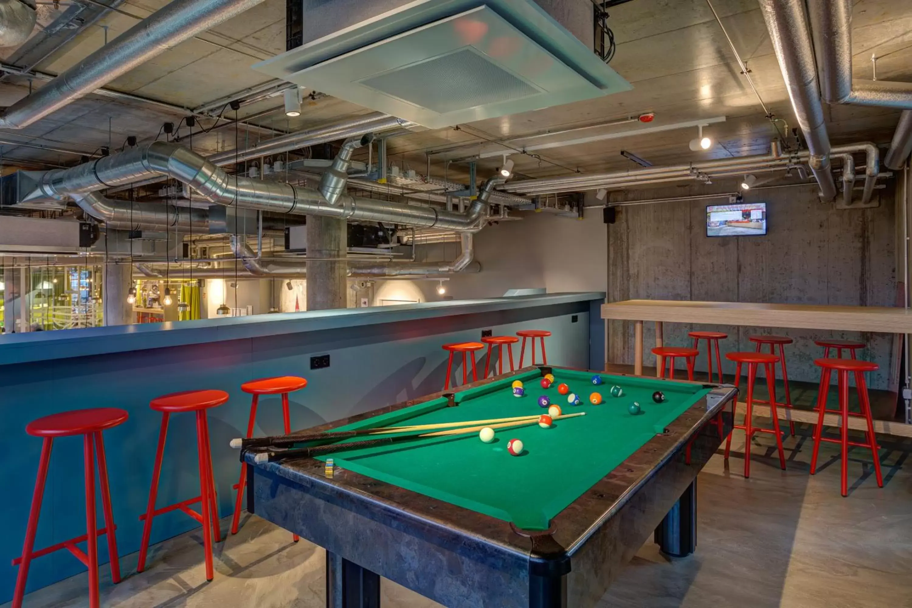 Game Room, Billiards in MEININGER Hotel Berlin East Side Gallery