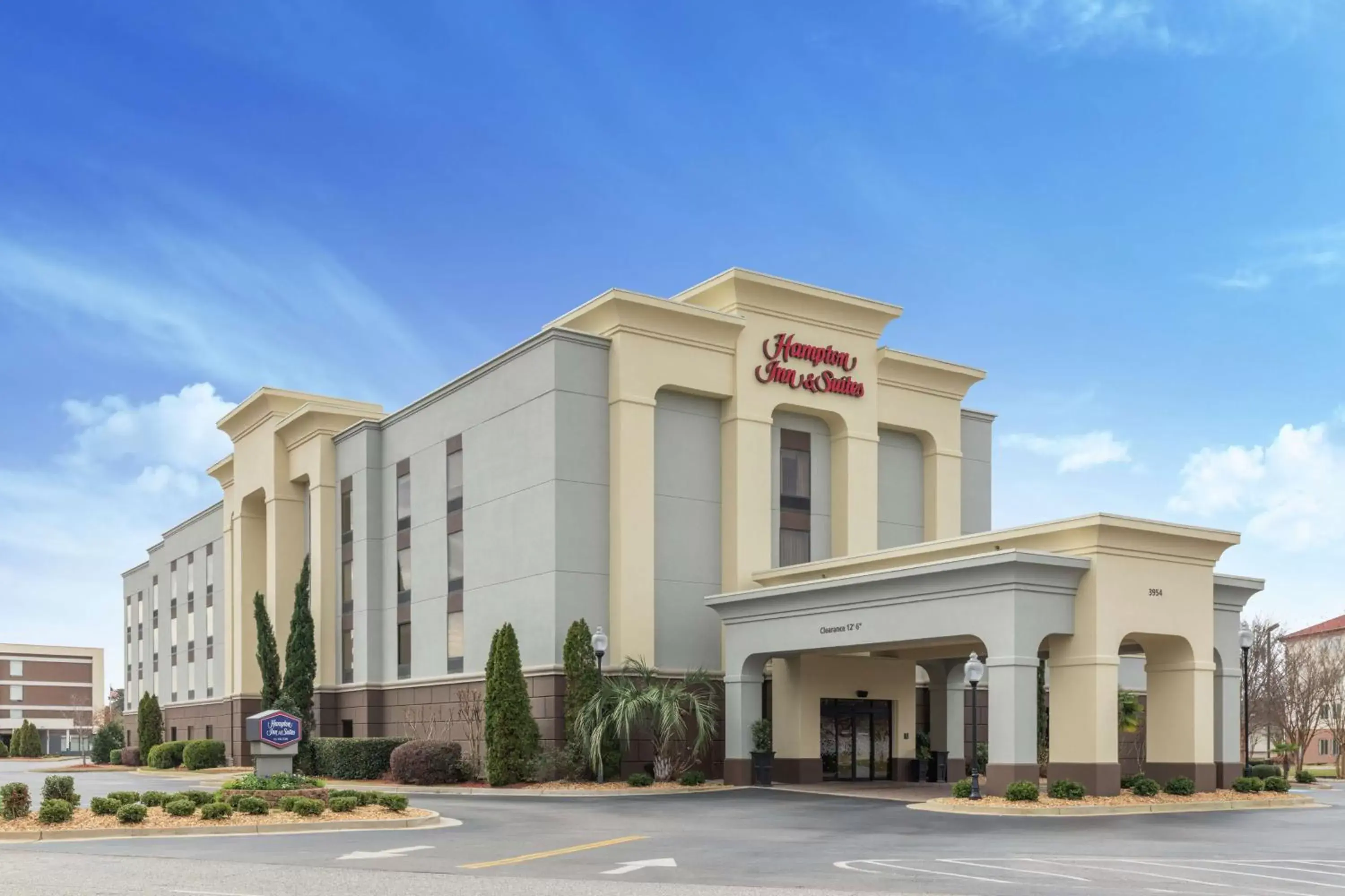 Property building in Hampton Inn & Suites Macon I-75 North Property building in Hampton Inn & Suites Macon I-75 North