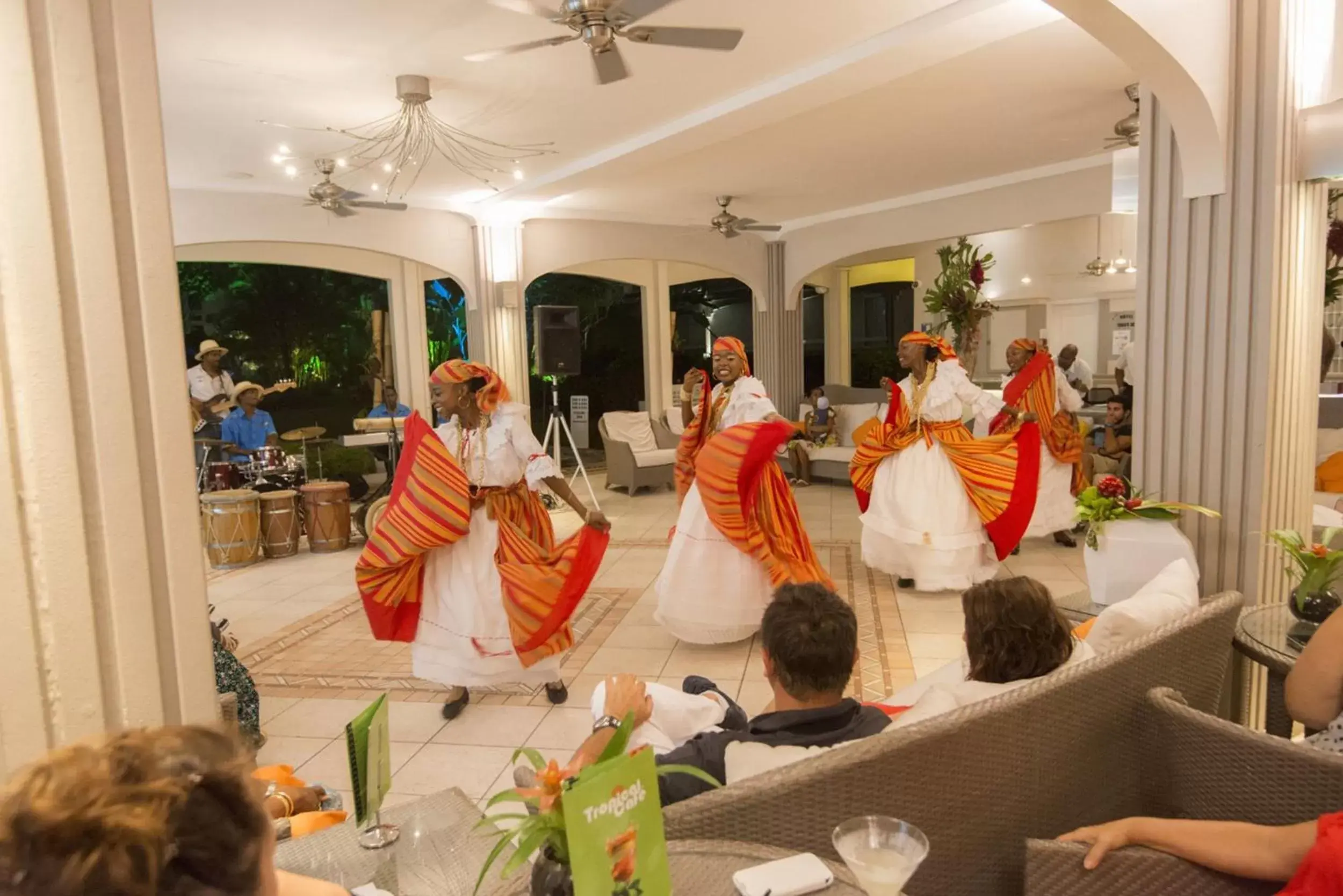 Evening entertainment in La Pagerie - Tropical Garden Hotel