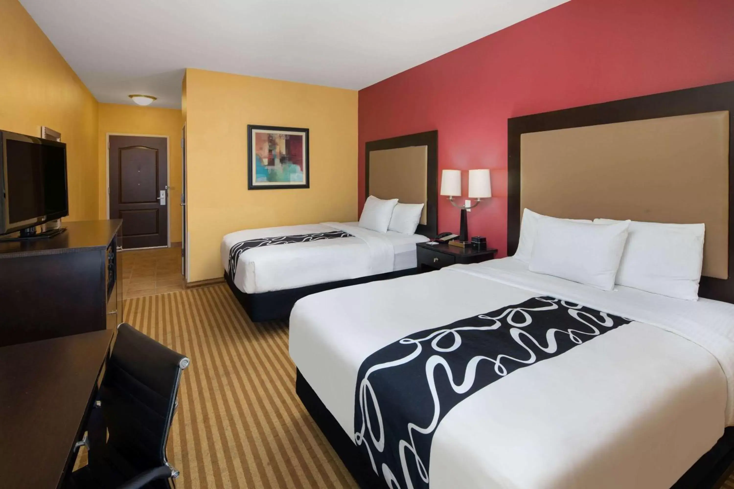 Photo of the whole room, Bed in La Quinta by Wyndham Atlanta Union City