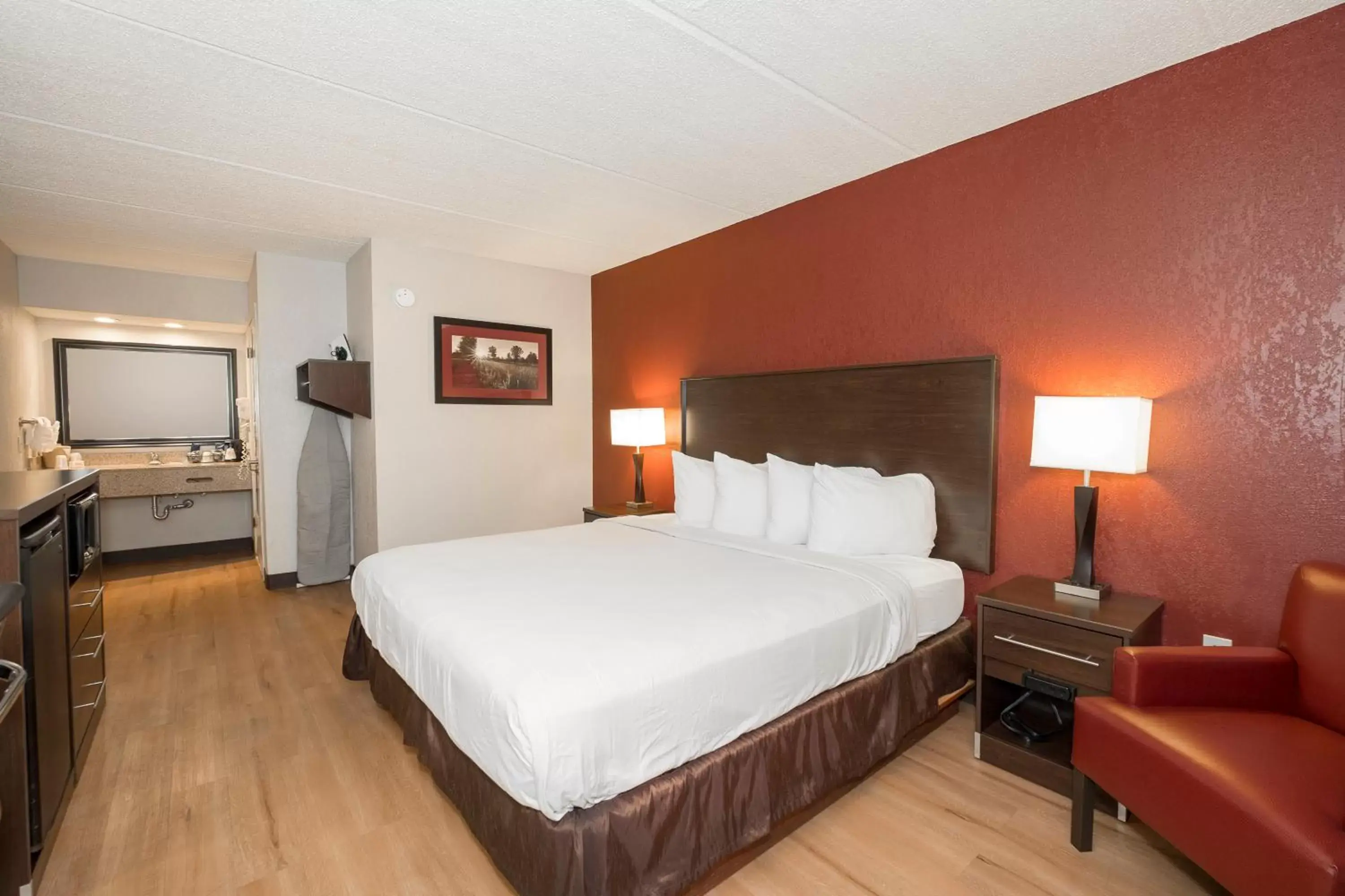 Photo of the whole room, Bed in Red Roof Inn Mobile North – Saraland Photo of the whole room, Bed in Red Roof Inn Mobile North – Saraland
