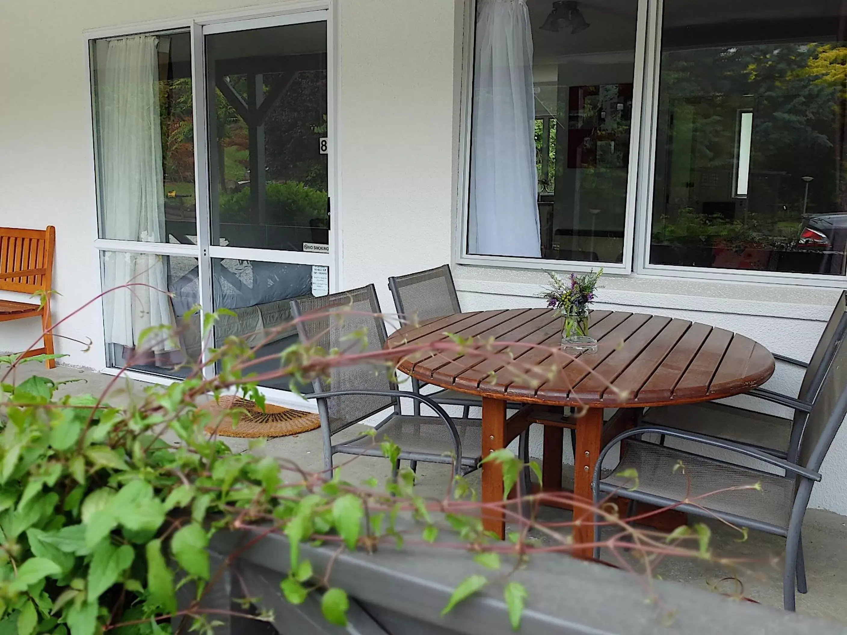 Patio in Archway Motels & Chalets