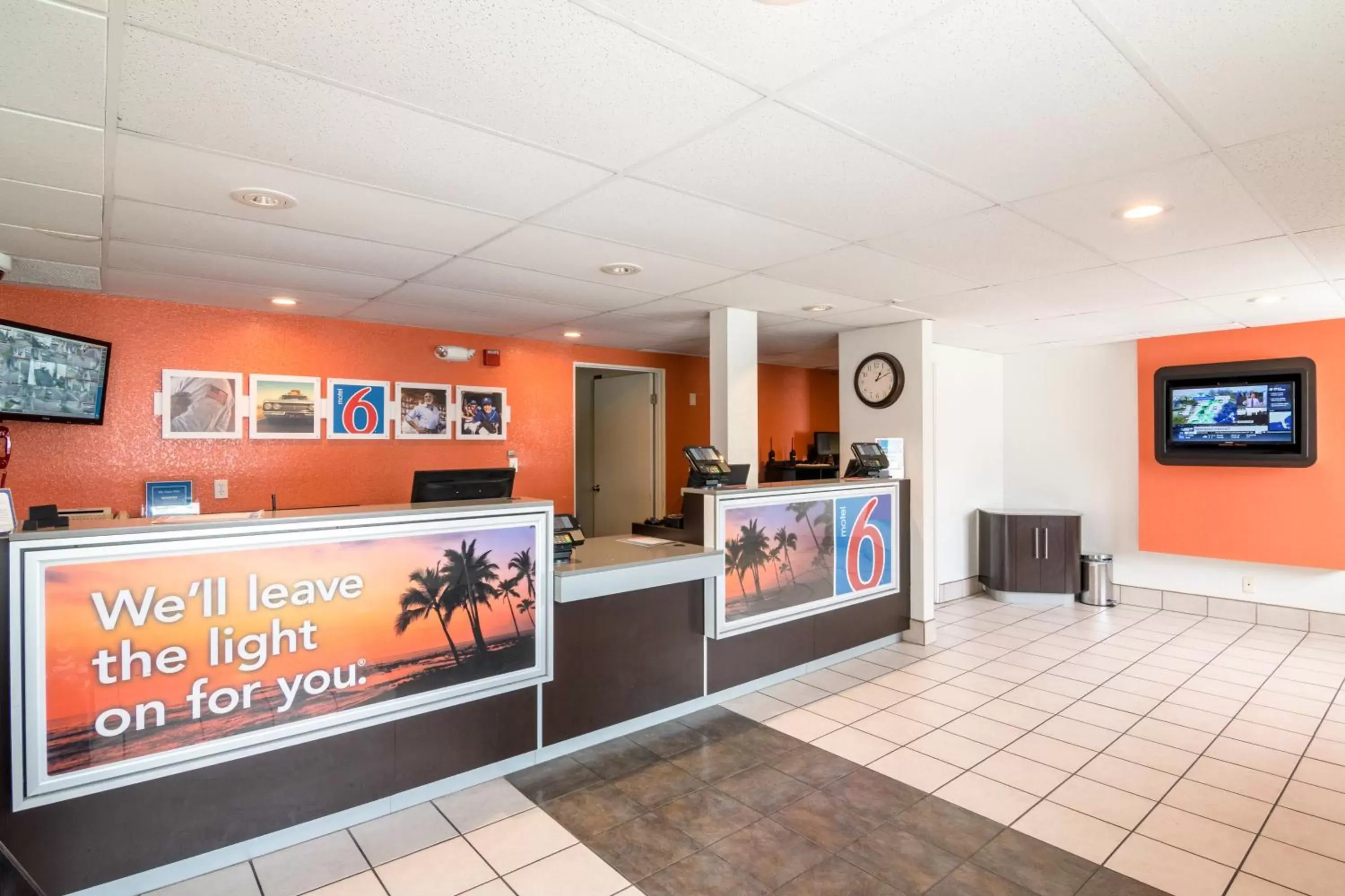 Lobby or reception, Lobby/Reception in Motel 6-Ventura, CA - Beach