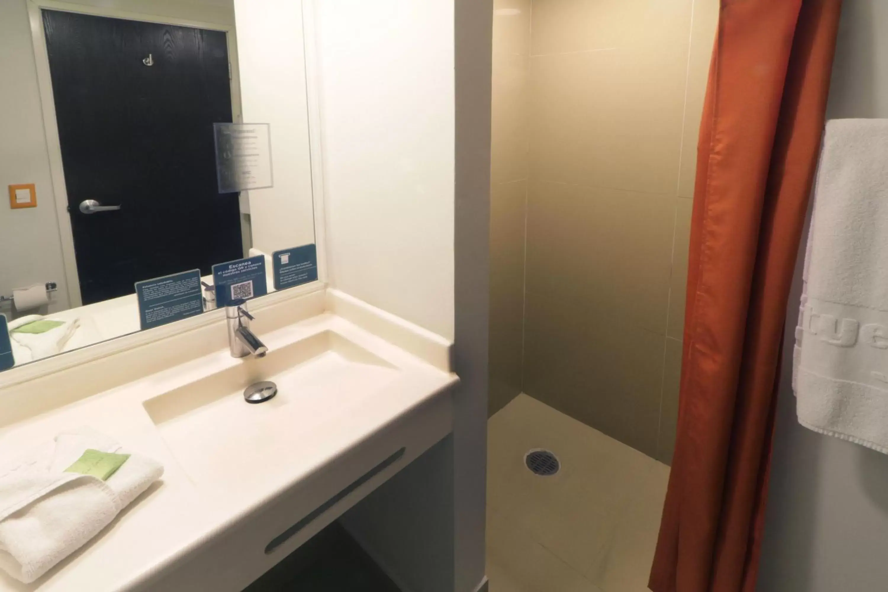 Photo of the whole room, Bathroom in City Express Junior by Marriott Toluca Aeropuerto