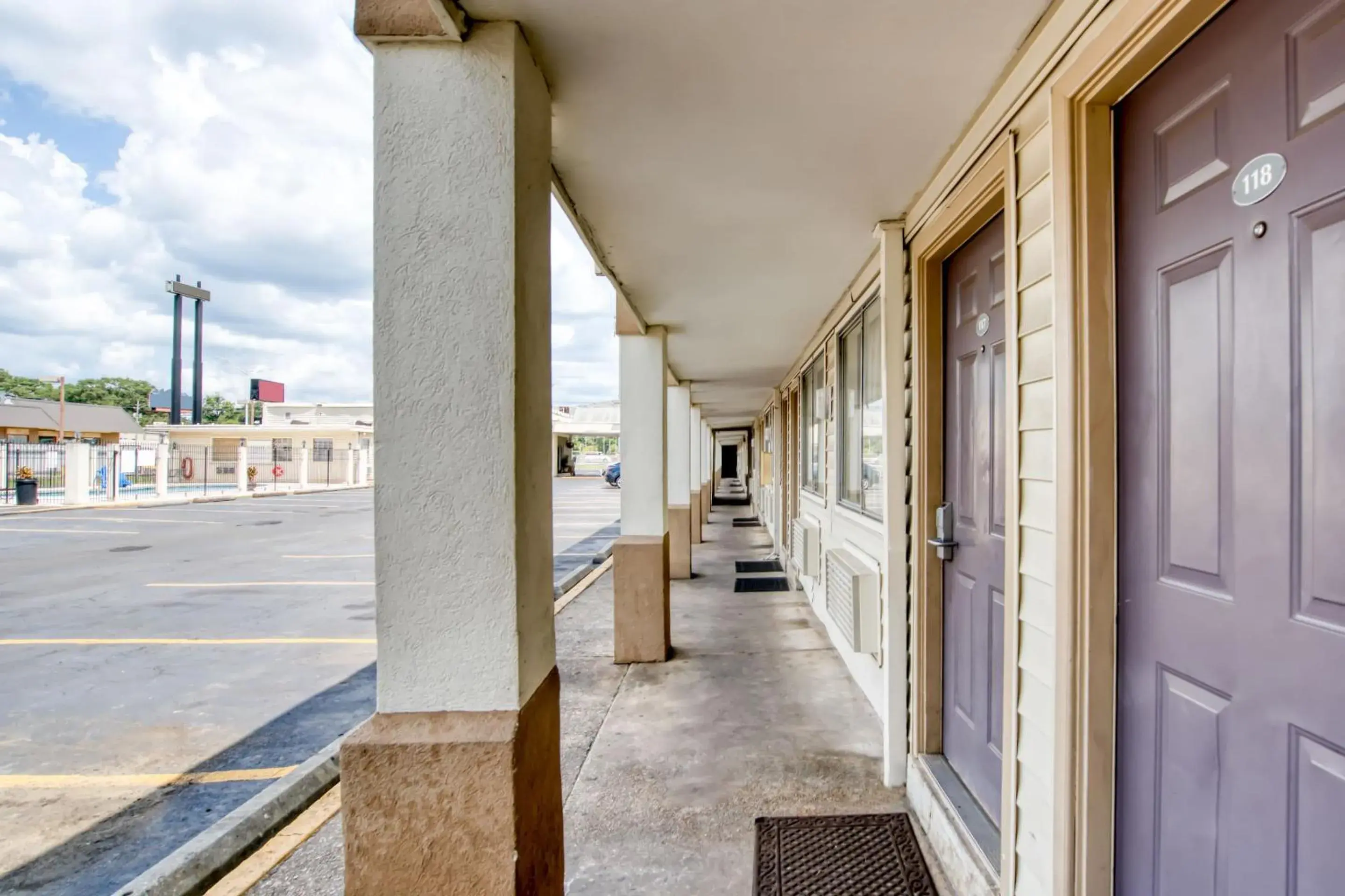 Lobby or reception, Patio/Outdoor Area in OYO Hotel Alexandria LA- Hwy 165