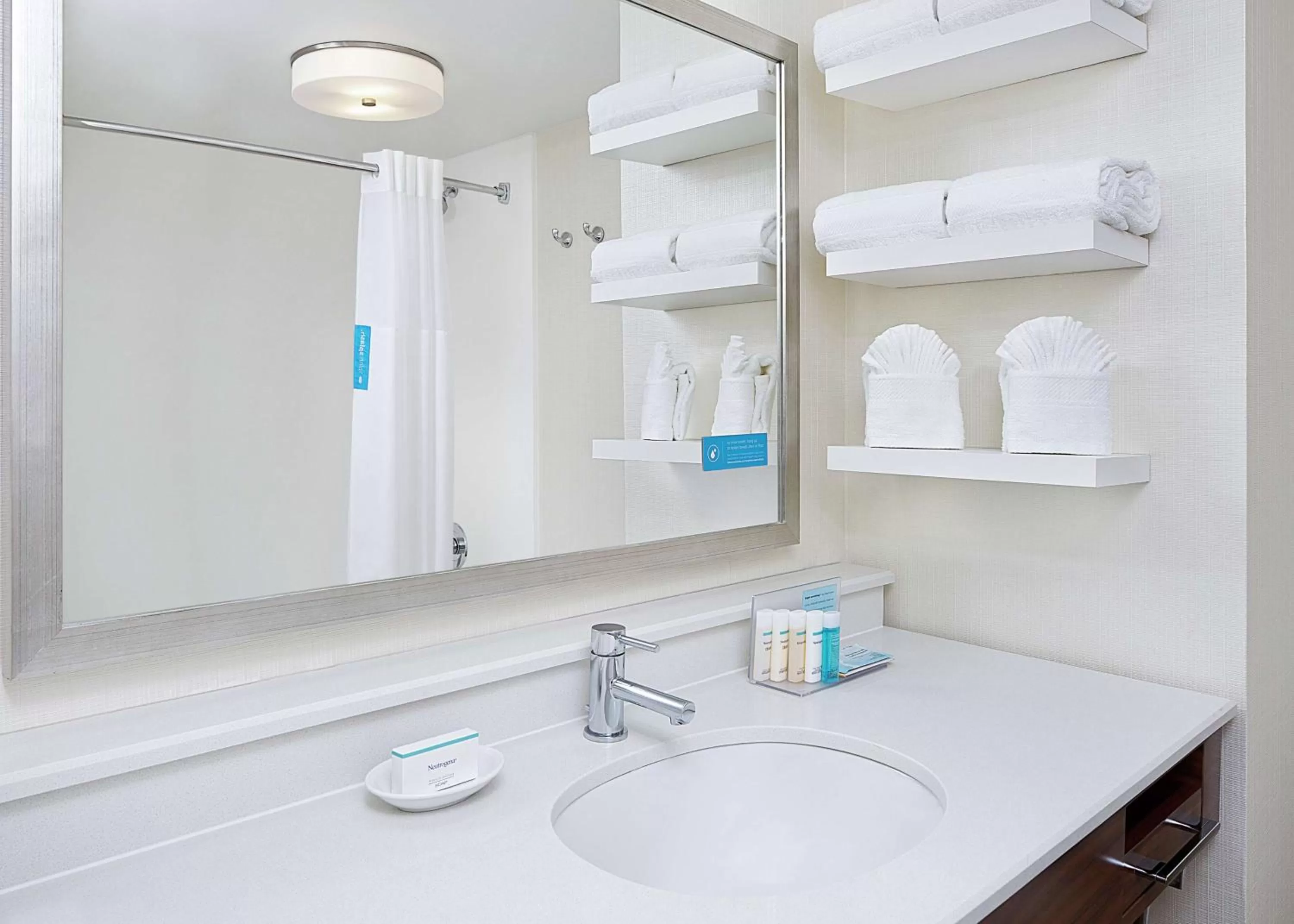 Bathroom in Hampton Inn Dallas Irving Las Colinas