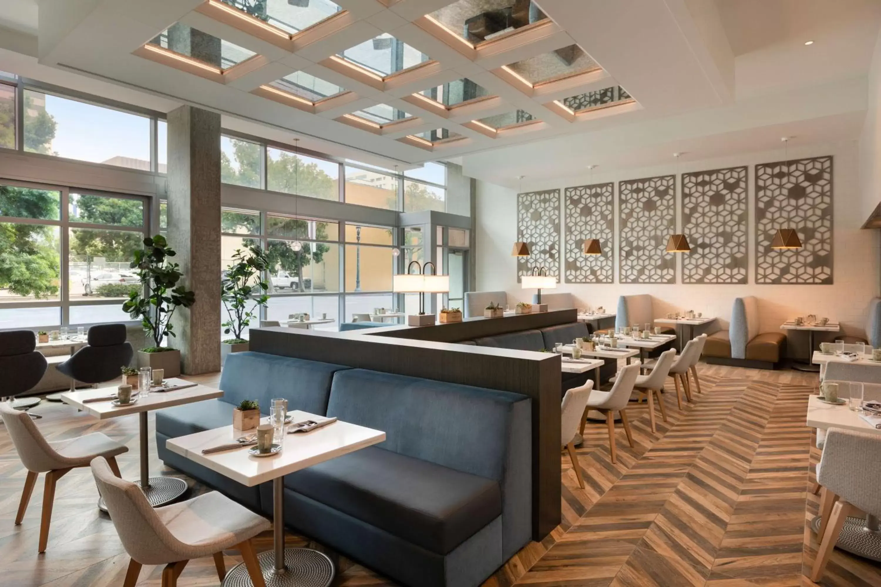 Restaurant/Places to Eat in Carte Hotel San Diego Downtown, Curio Collection By Hilton