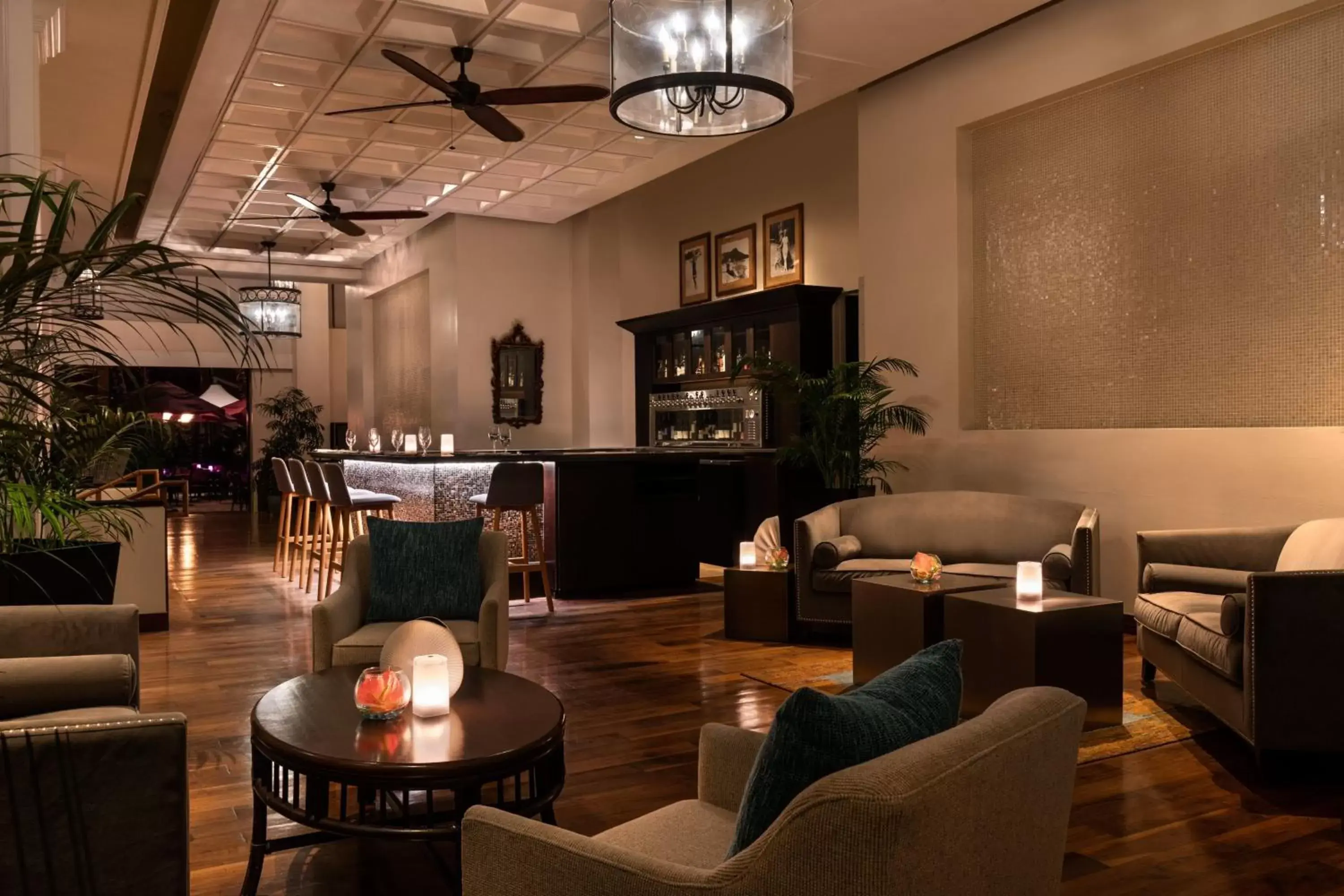 Lounge or bar, Lounge/Bar in The Royal Hawaiian, A Luxury Collection Resort, Waikiki