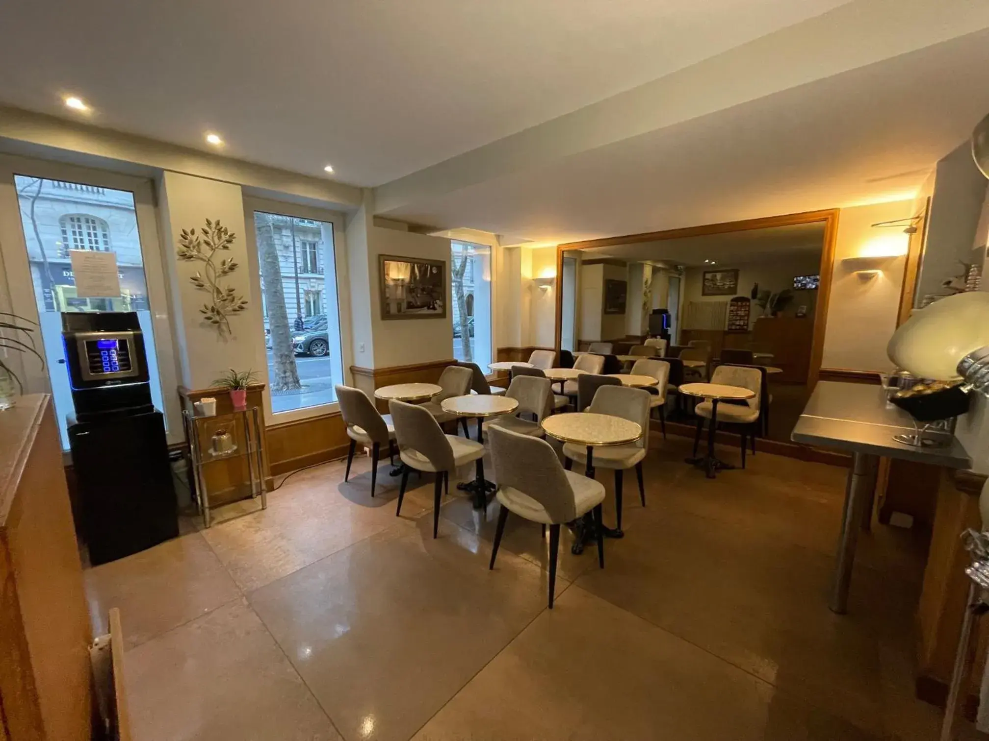 Breakfast, Restaurant/Places to Eat in Hôtel Eiffel Kensington