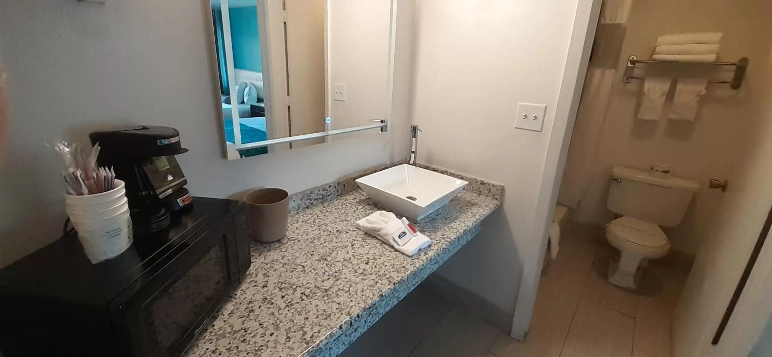 Queen Room - Non-Smoking in Howard Johnson by Wyndham Downtown Reno