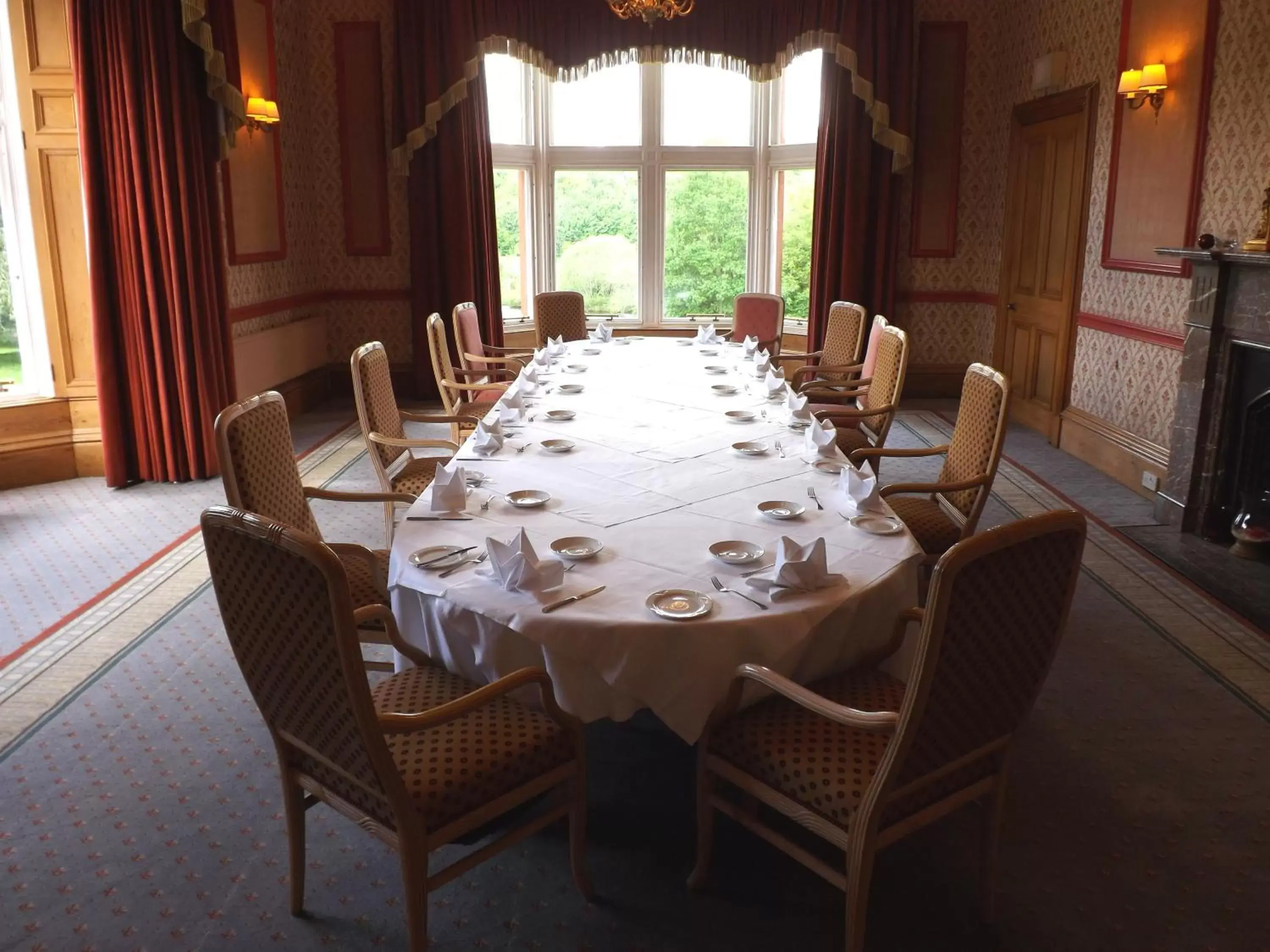 Restaurant/Places to Eat in Dryburgh Abbey Hotel